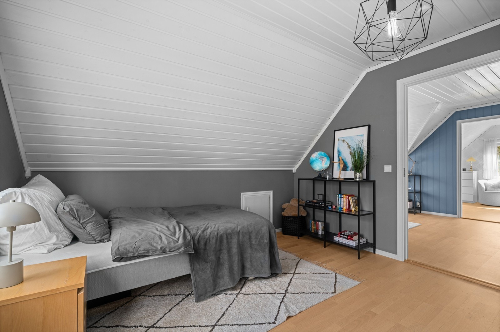 Rommet er i dag i bruk som soverom og har adkomst fra loftstuen. Galleribilde