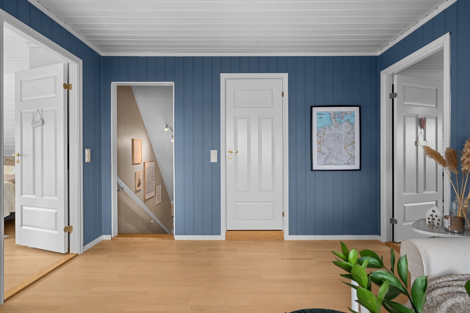 Fra loftstuen er det adkomst til etasjens to innredede rom og baderom. Galleribilde