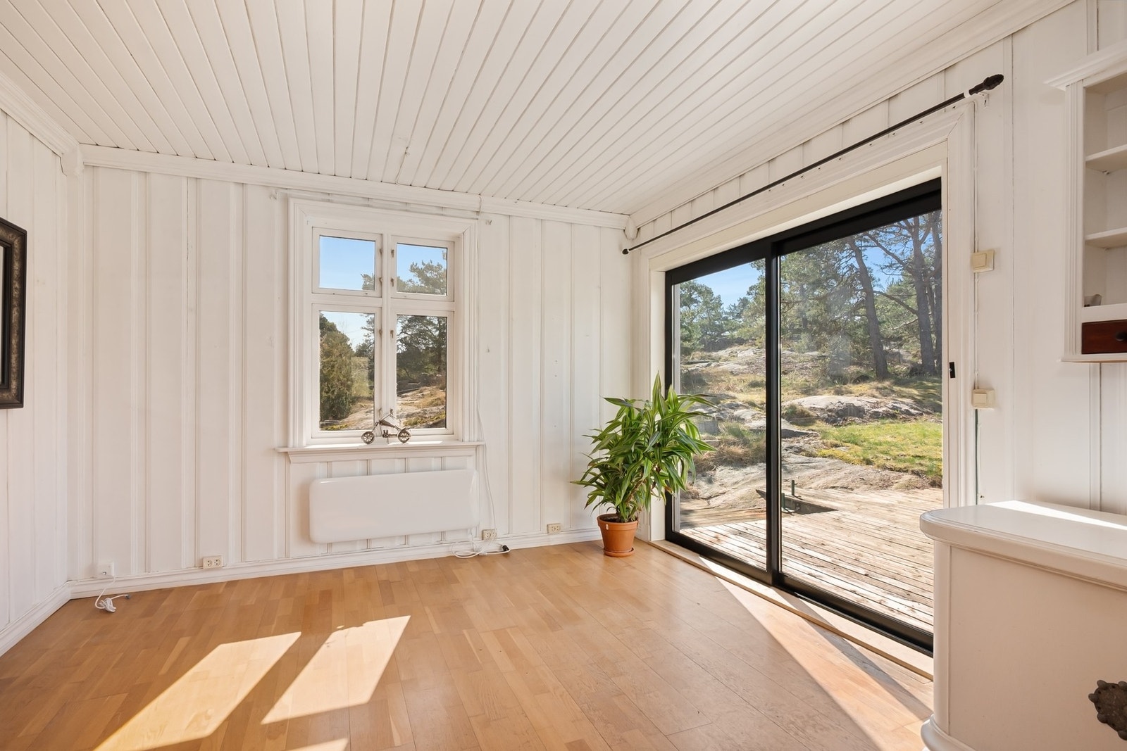 stue med utgang til platting, våningshus. Galleribilde