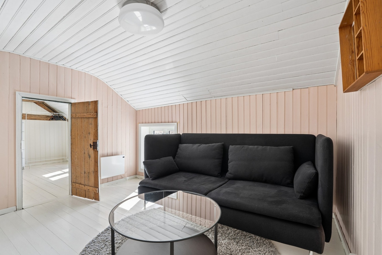 Hyggelig oppholdsrom med plass til sofagruppe - ideelt som ekstra stue eller gjesterom. Galleribilde