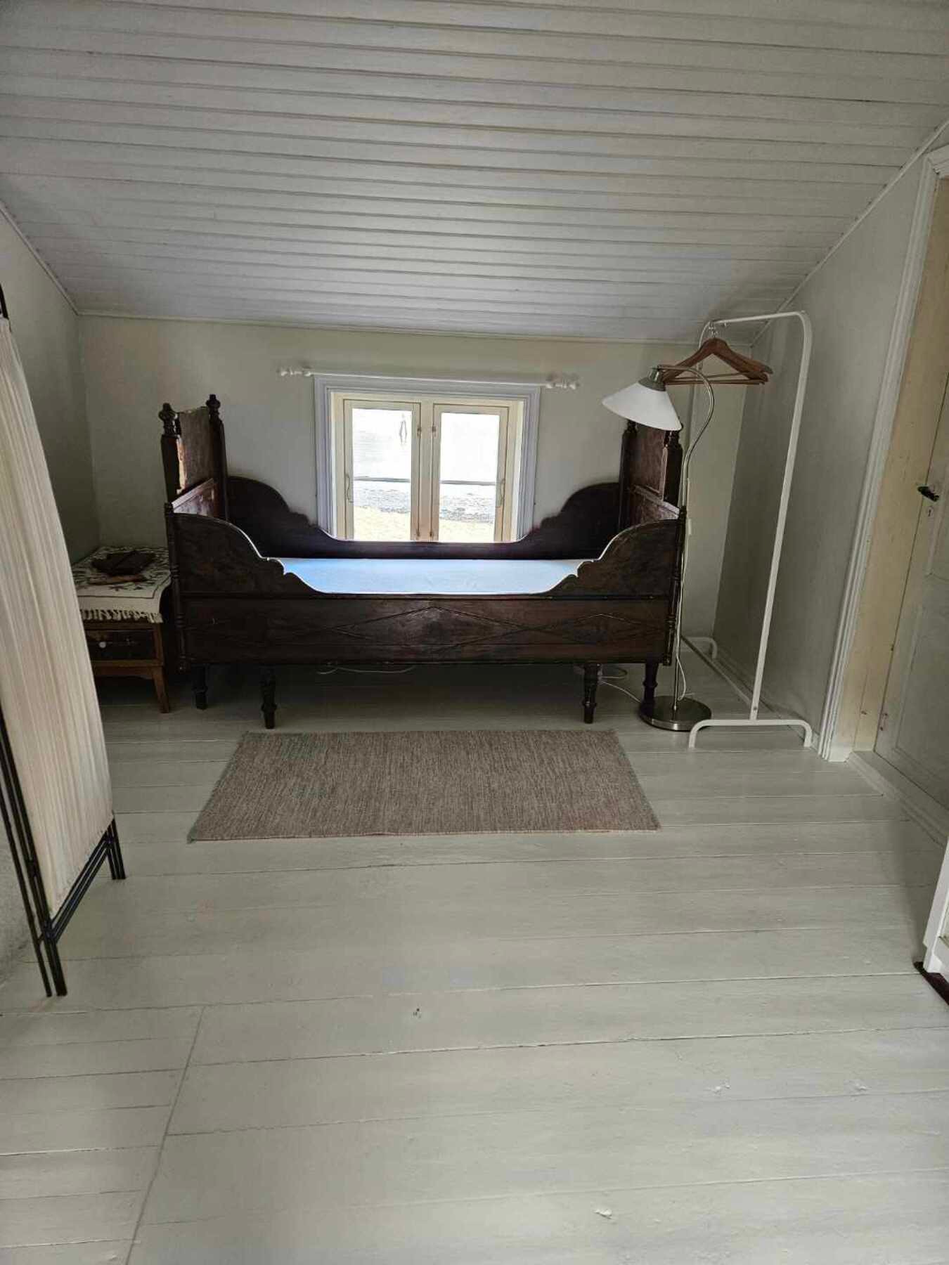 Rommet er tilpasset både oppbevaring og opphold. Galleribilde