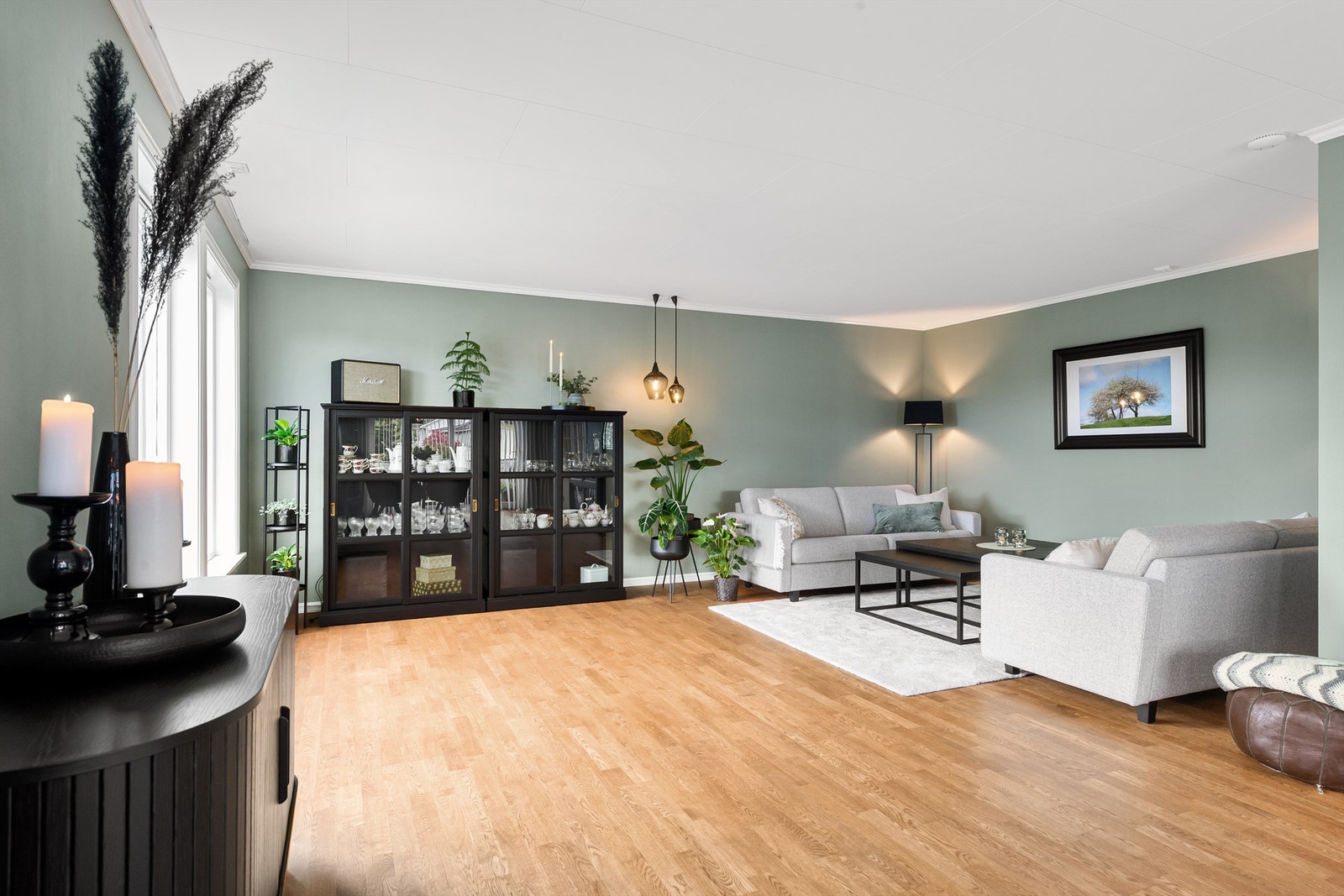 Stor stue med gode møbleringsmuligheter. Galleribilde