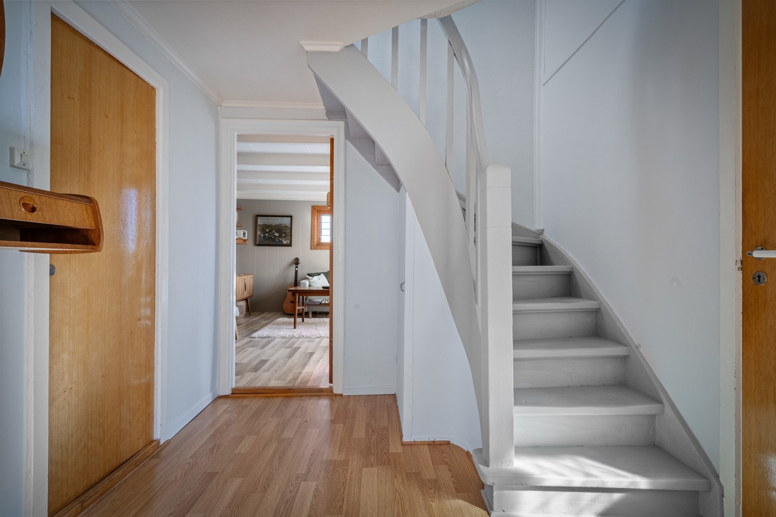 Hall/ trapperom opp til andre etasje. Galleribilde