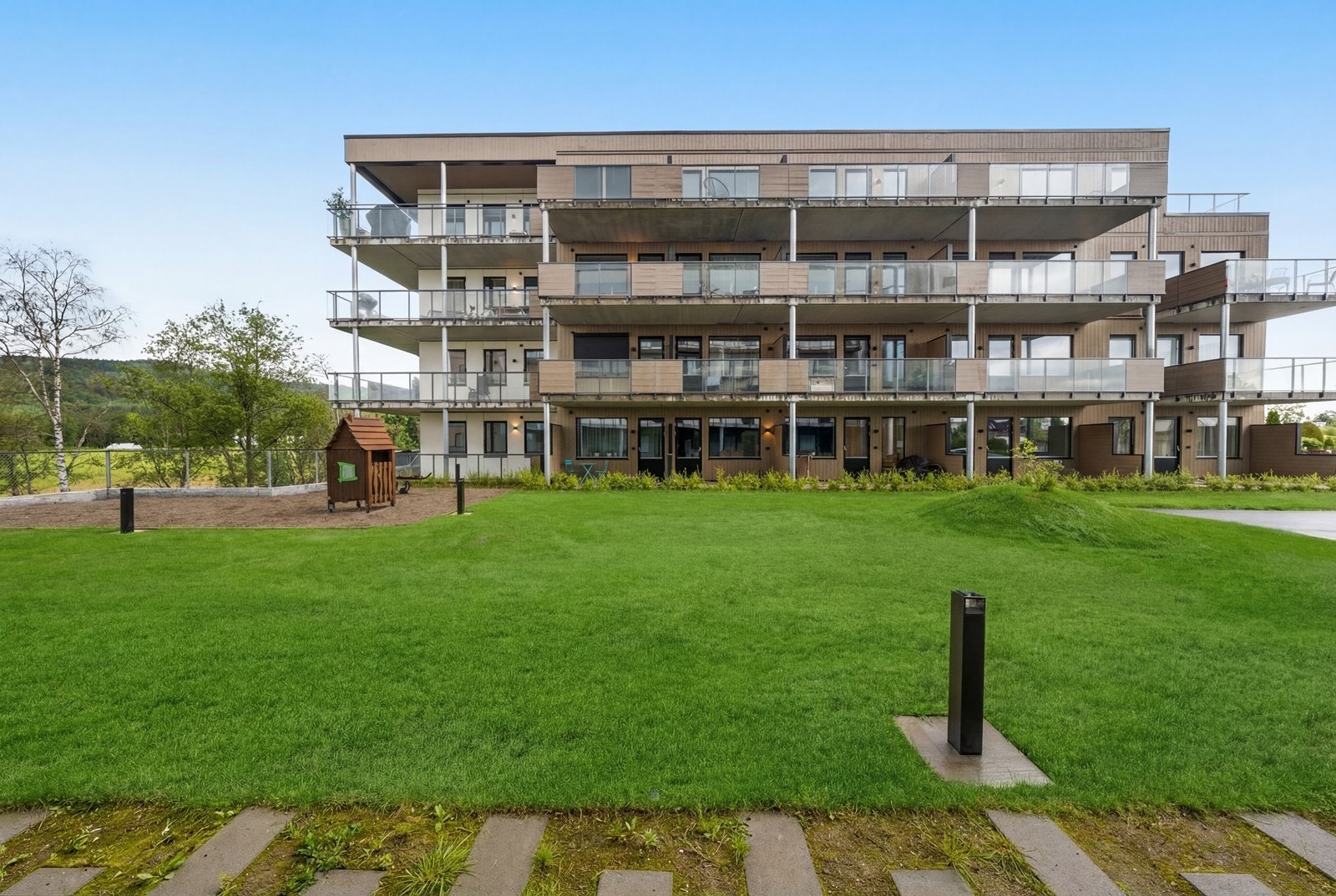 Bygget ble ferdigstilt i 2024 og fremstår som nytt og moderne. Galleribilde