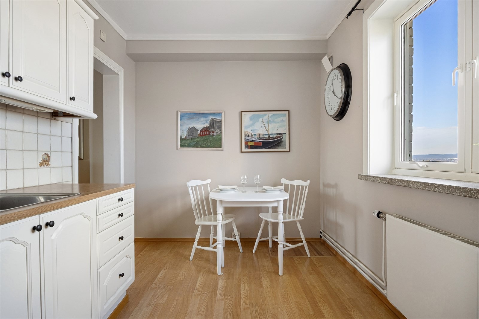 - Rikelig med plass til et spisebord - Galleribilde