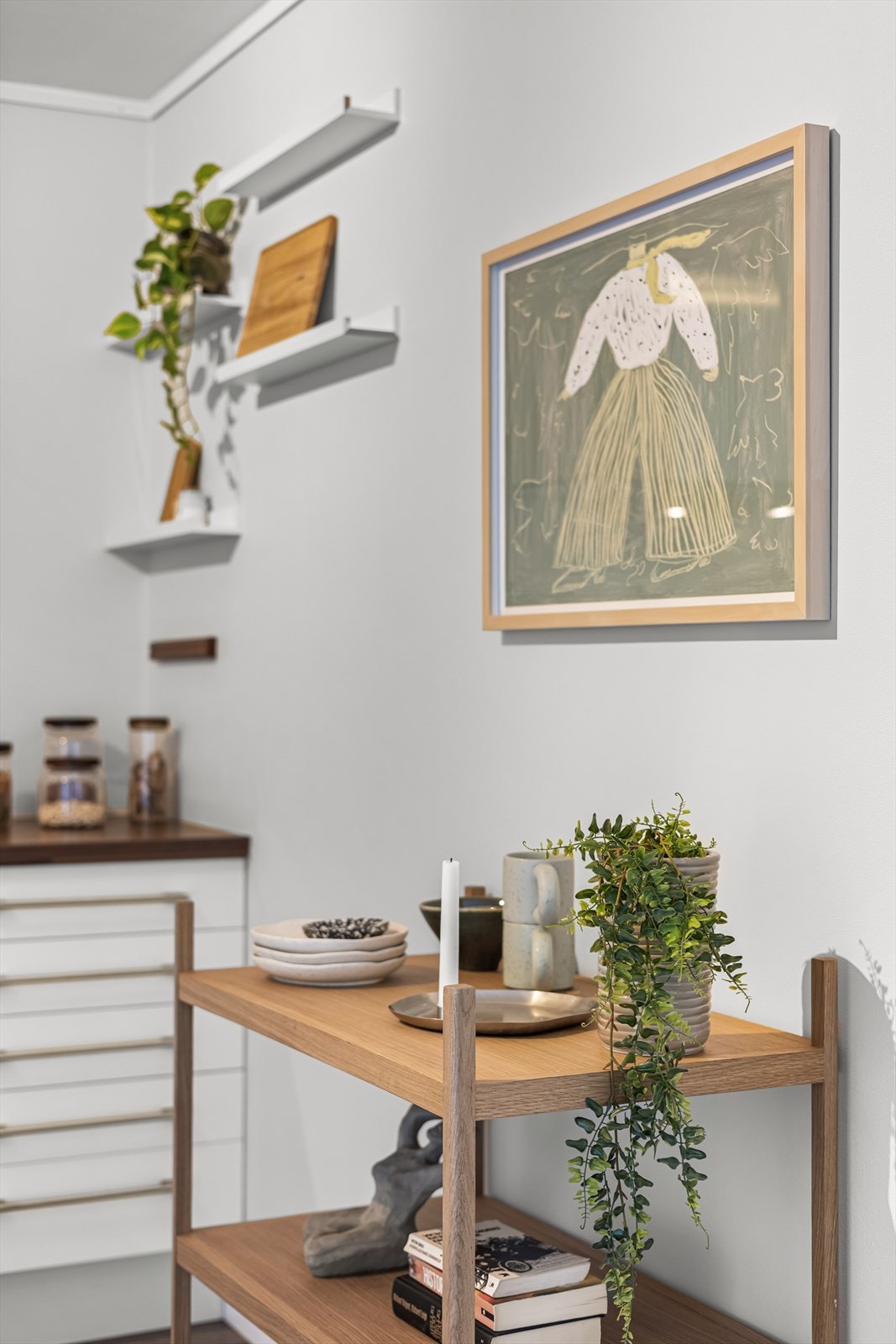 Vedrørende hvitevarer, se punkt innbo og løsøre i salgsoppgaven. Galleribilde