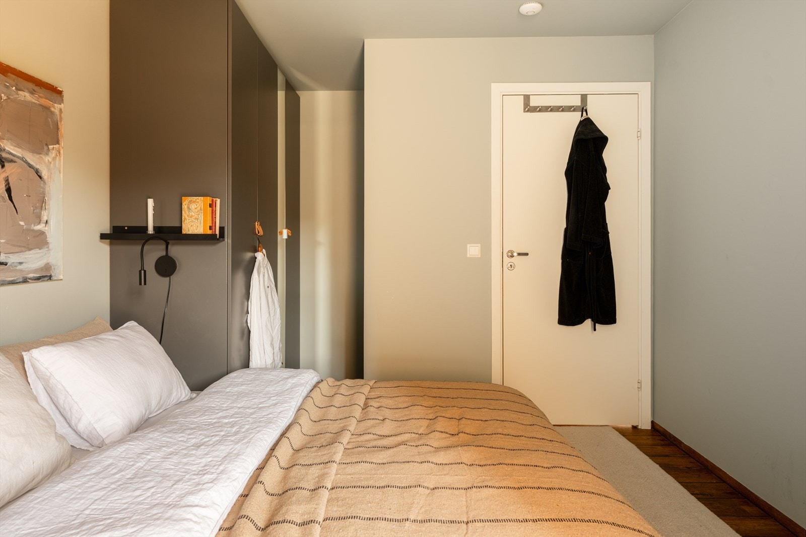 Soverommet nr. tre har ellers en romslig garderobe som medfølger. Galleribilde
