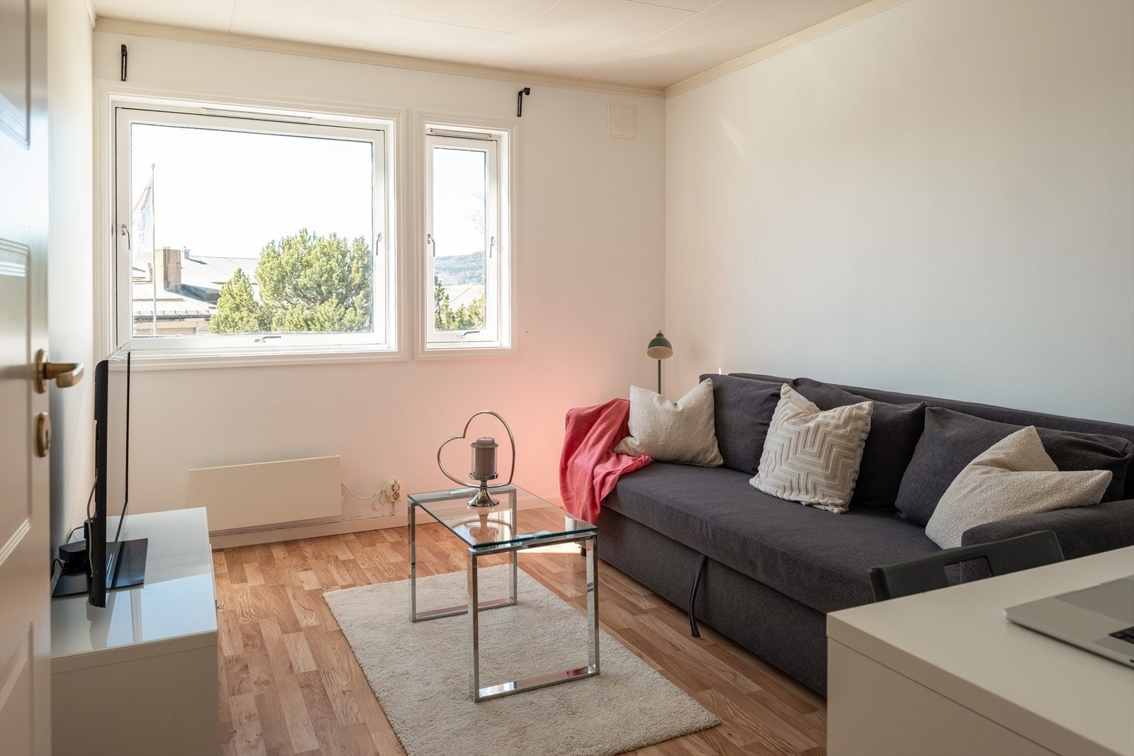 Leiligheten består av soverom/stue, bad, gang og kjøkken. Galleribilde