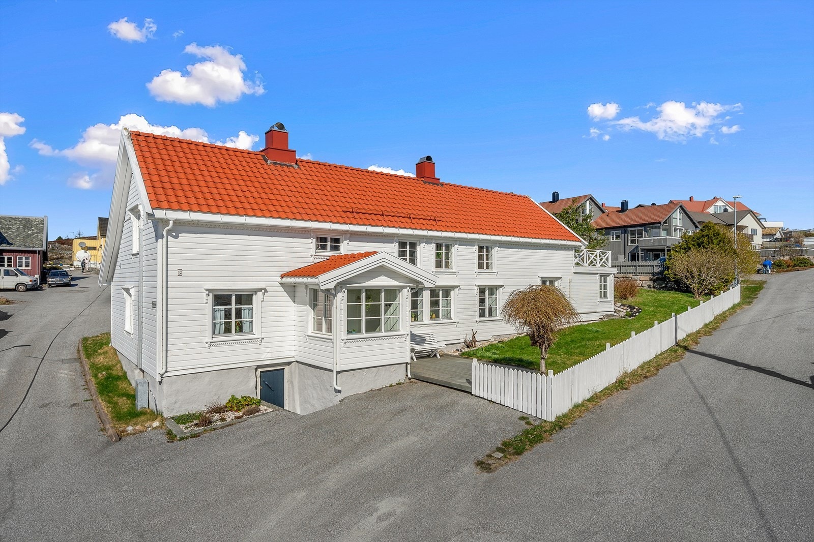 Din lokale eiendomsmegler Henrik Kleivenes har gleden av å presentere Skorpaveien 13! Foto: Interiørfoto Galleribilde