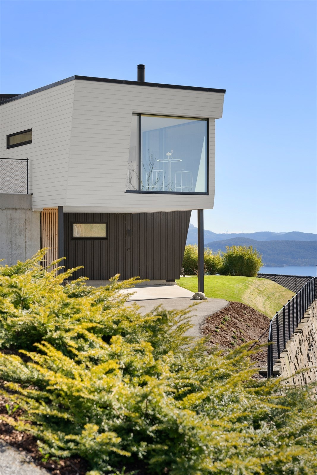 Arkitektoniske detaljer og materialvalg av høy kvalitet. Galleribilde