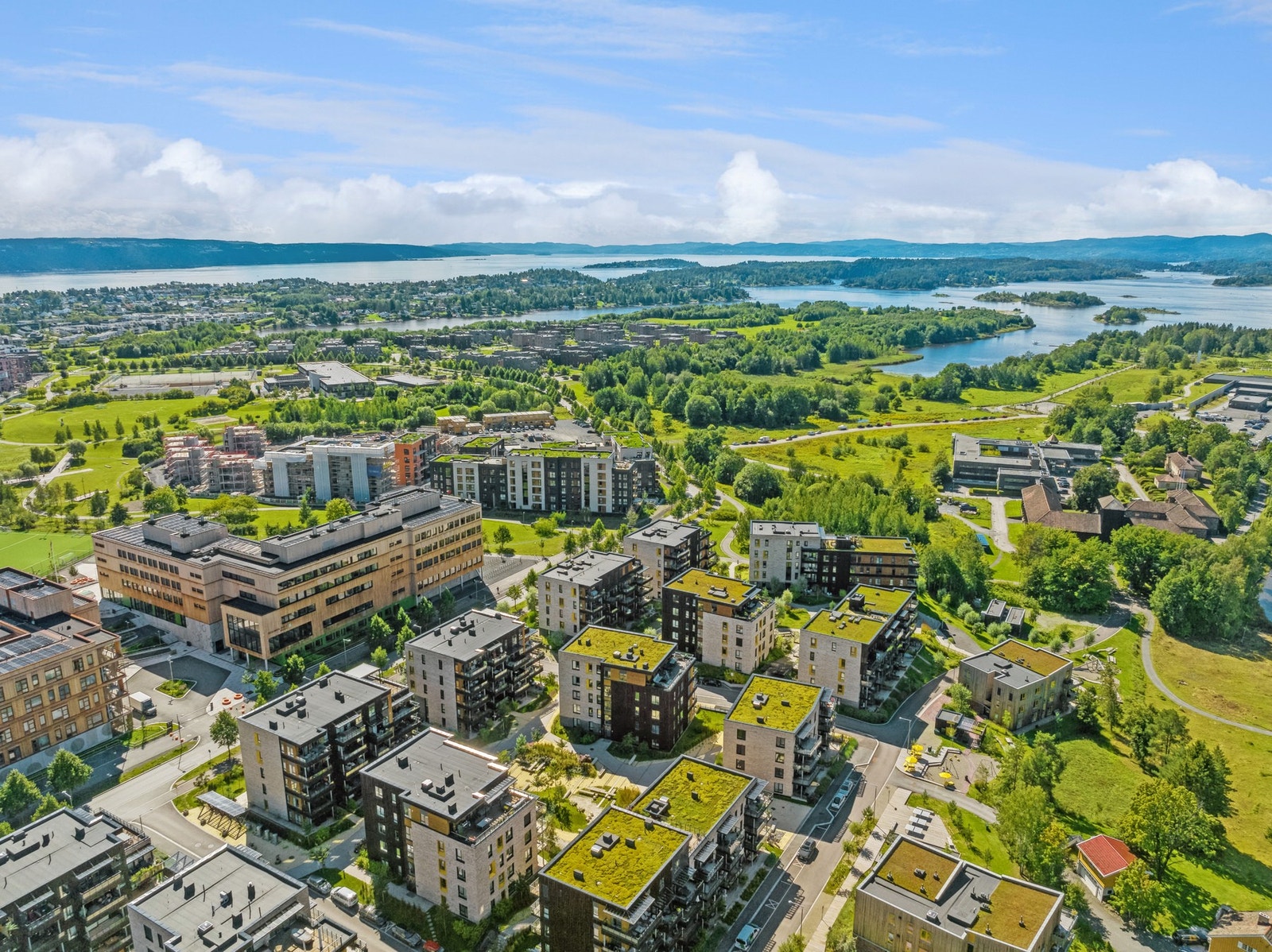 Sameiet grenser til Treklang med barnehage, barneskole og eldresenter. Galleribilde