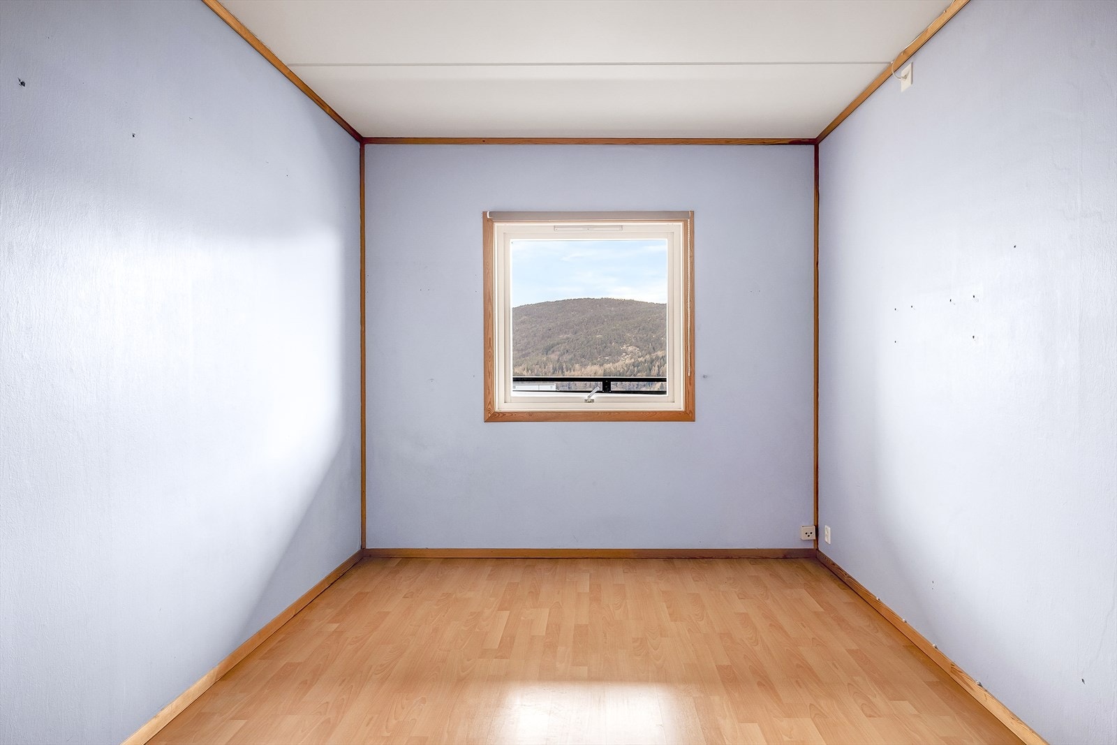 Soverom med godt lysinnslipp Galleribilde