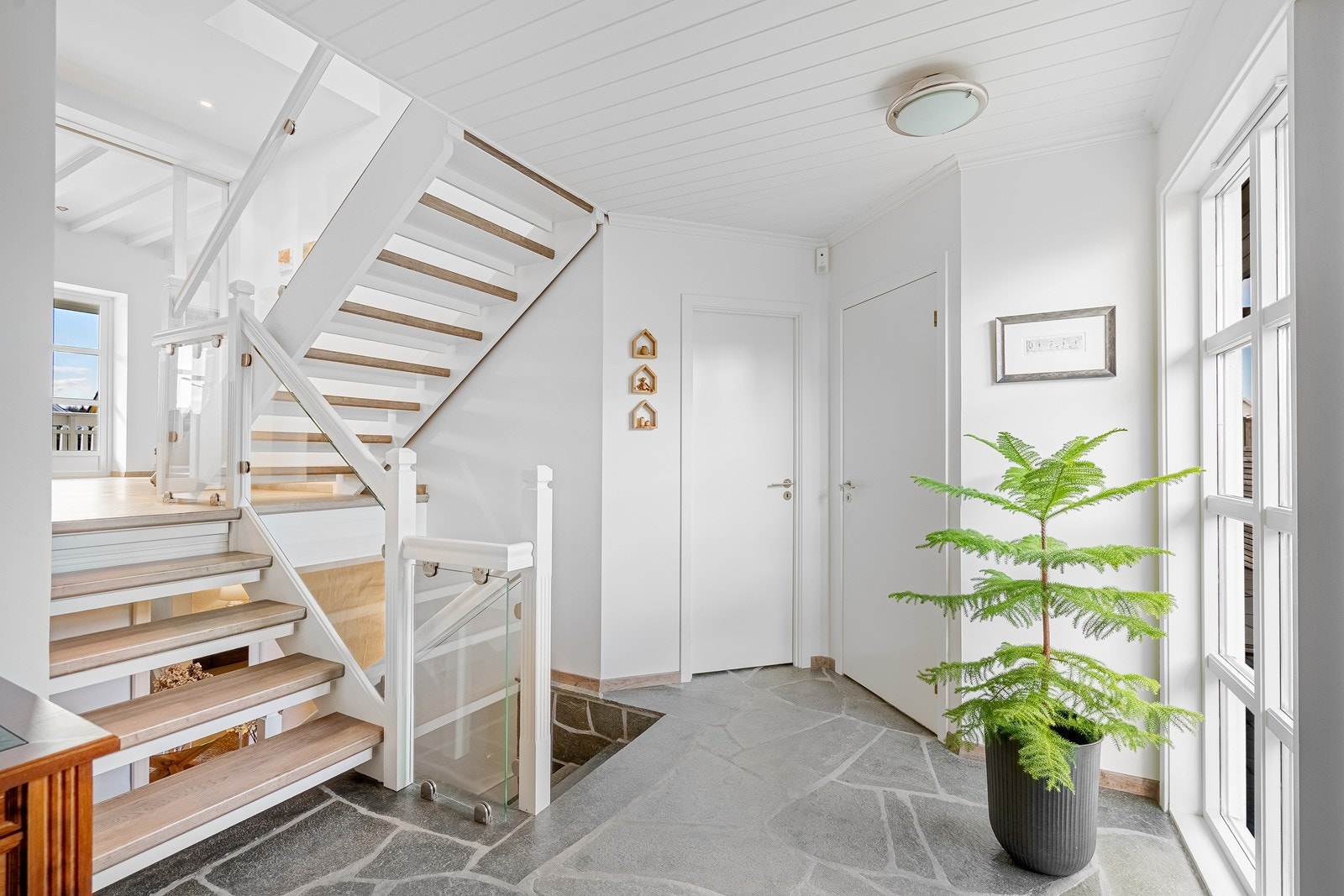 1. etg: Utsnitt gang og trappegang Galleribilde