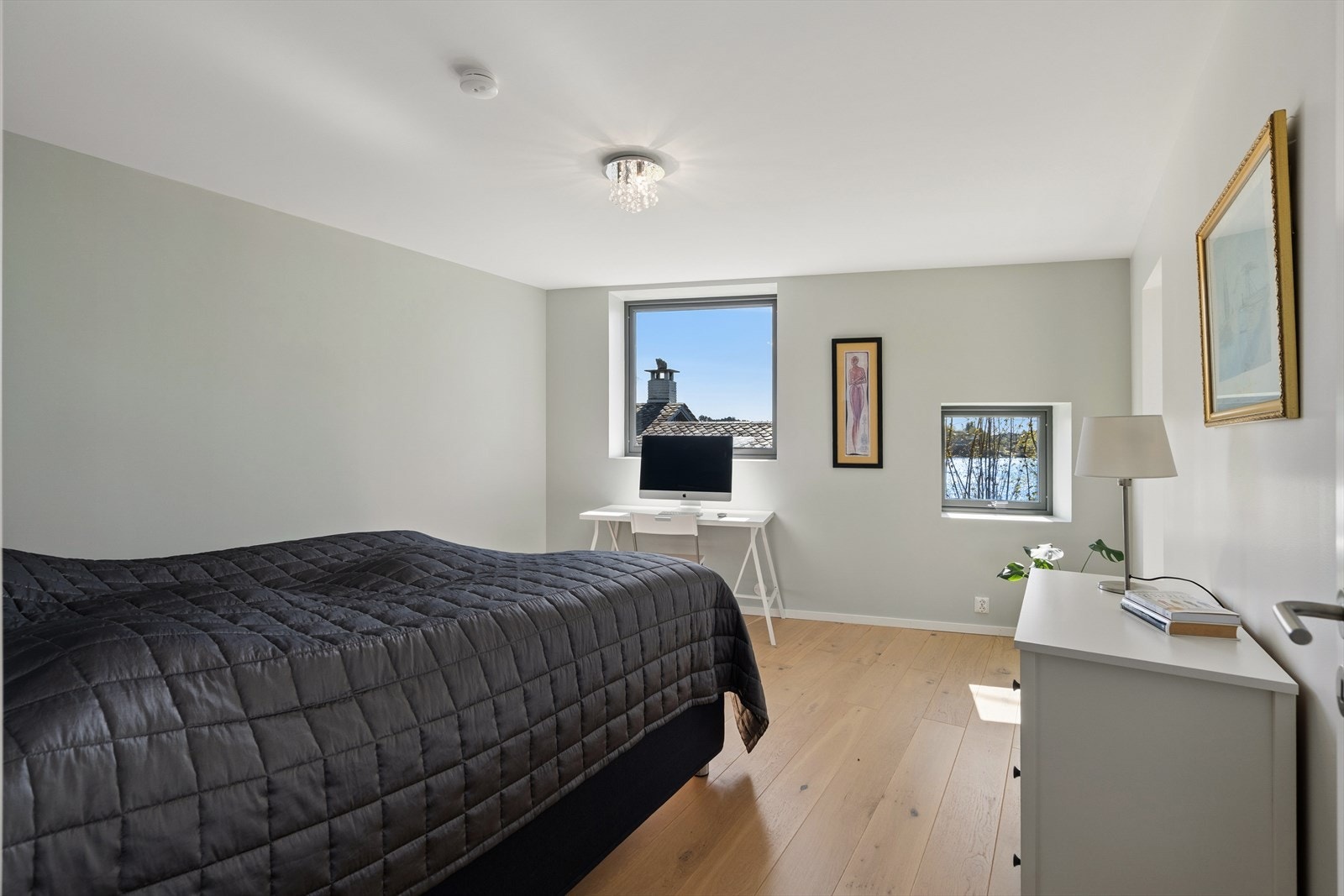 Romslig soverom på 15,50 m². Galleribilde
