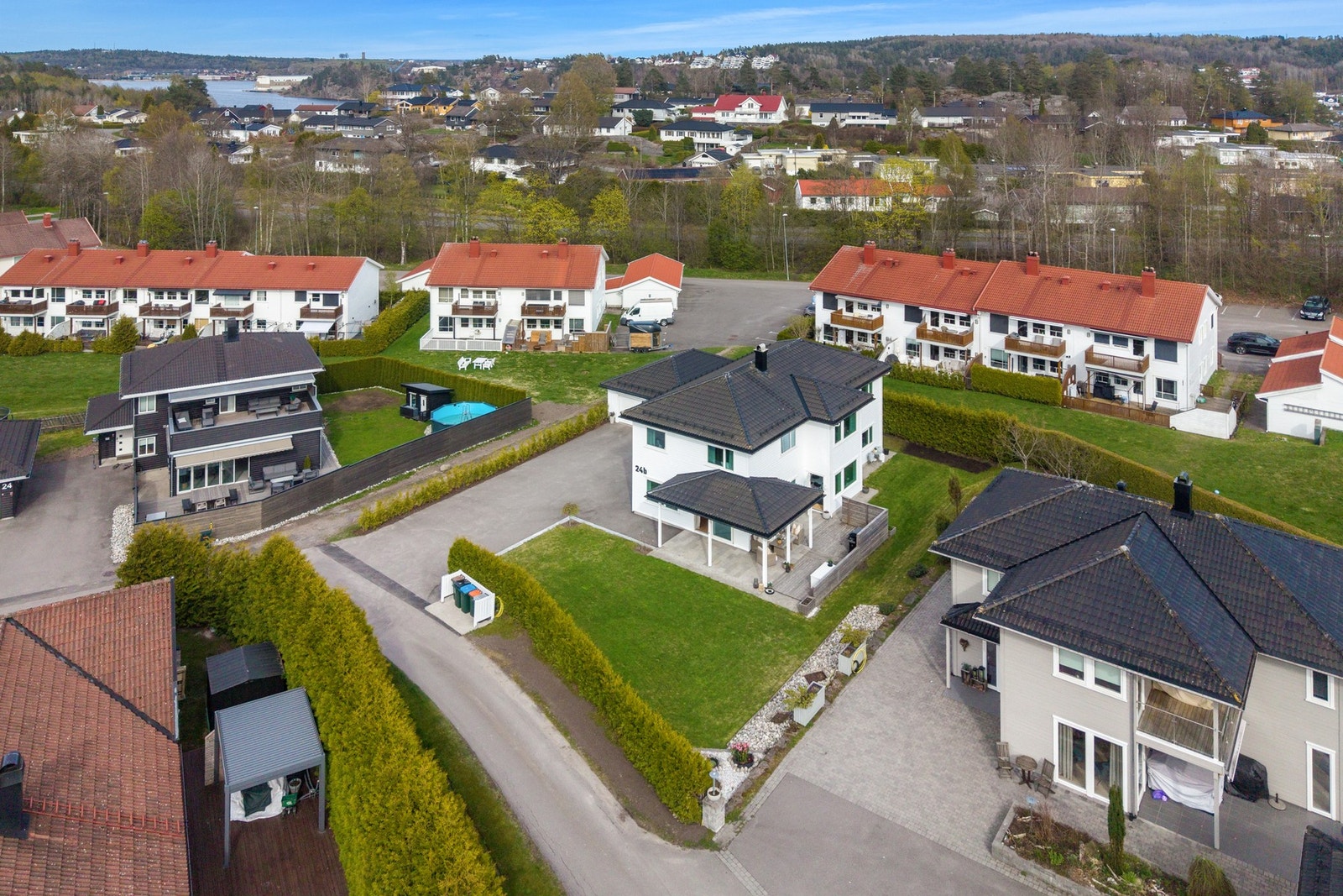 Flott beliggenhet i blindvei som gjør eiendommen meget barnevennlig Galleribilde