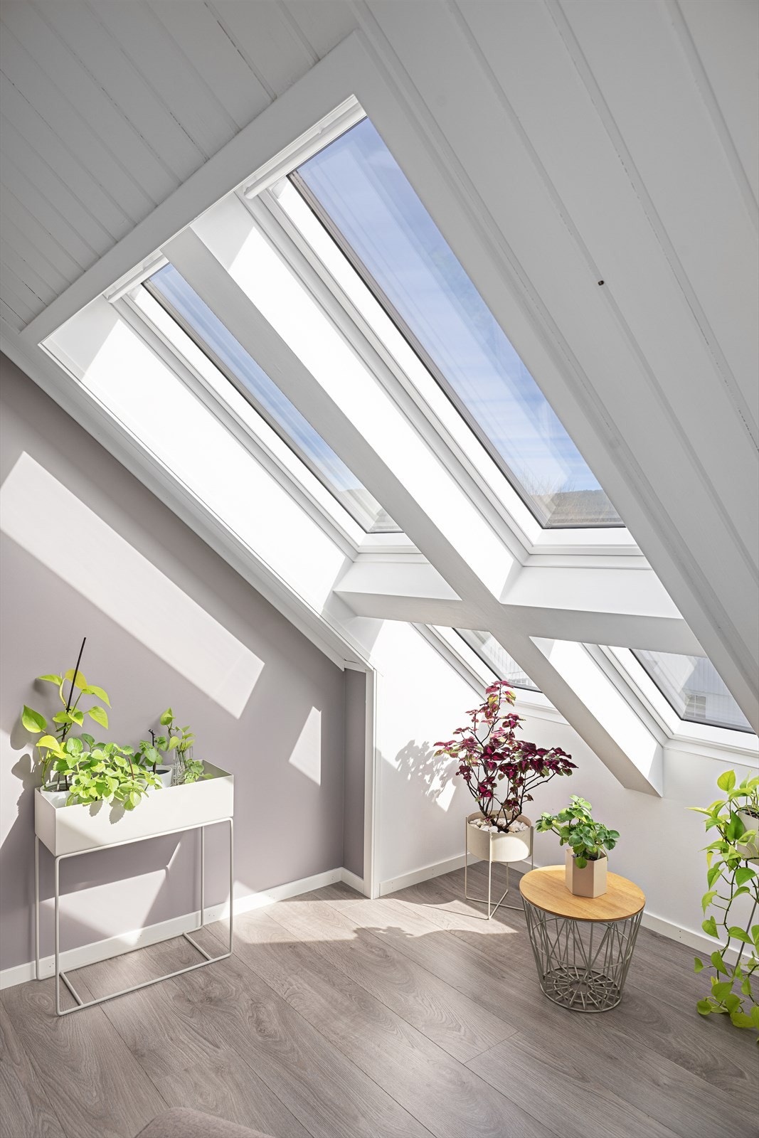 De store Velux-takvinduene er et gjennomgående tema i andre etasje og gir boligen ett litt ekstra særpreg. Galleribilde