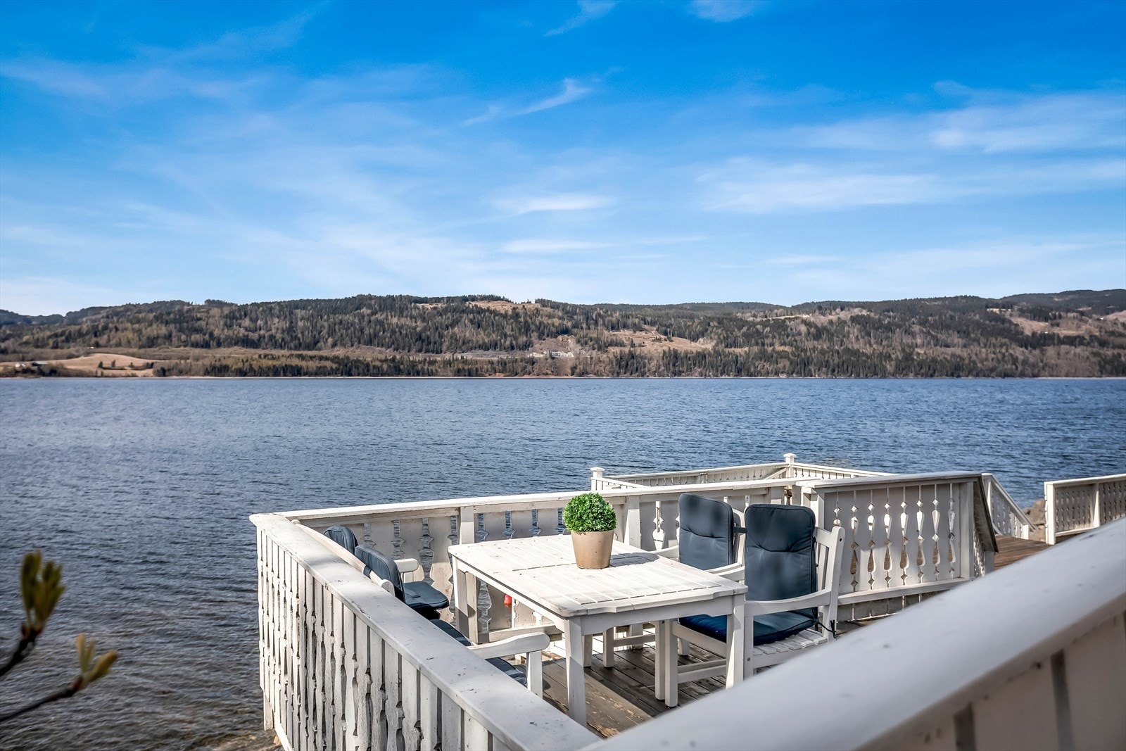 En av flere møbleringssoner på det store terrasseområdet. Galleribilde