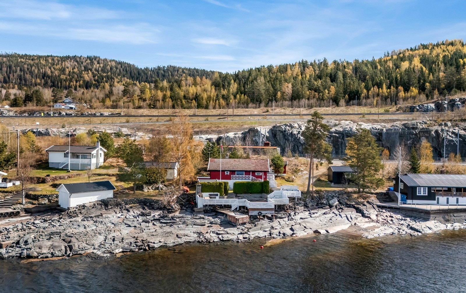 Nærmeste dagligvare, Kiwi Minnesund, ligger kun 4 minutter unna med bil. Galleribilde