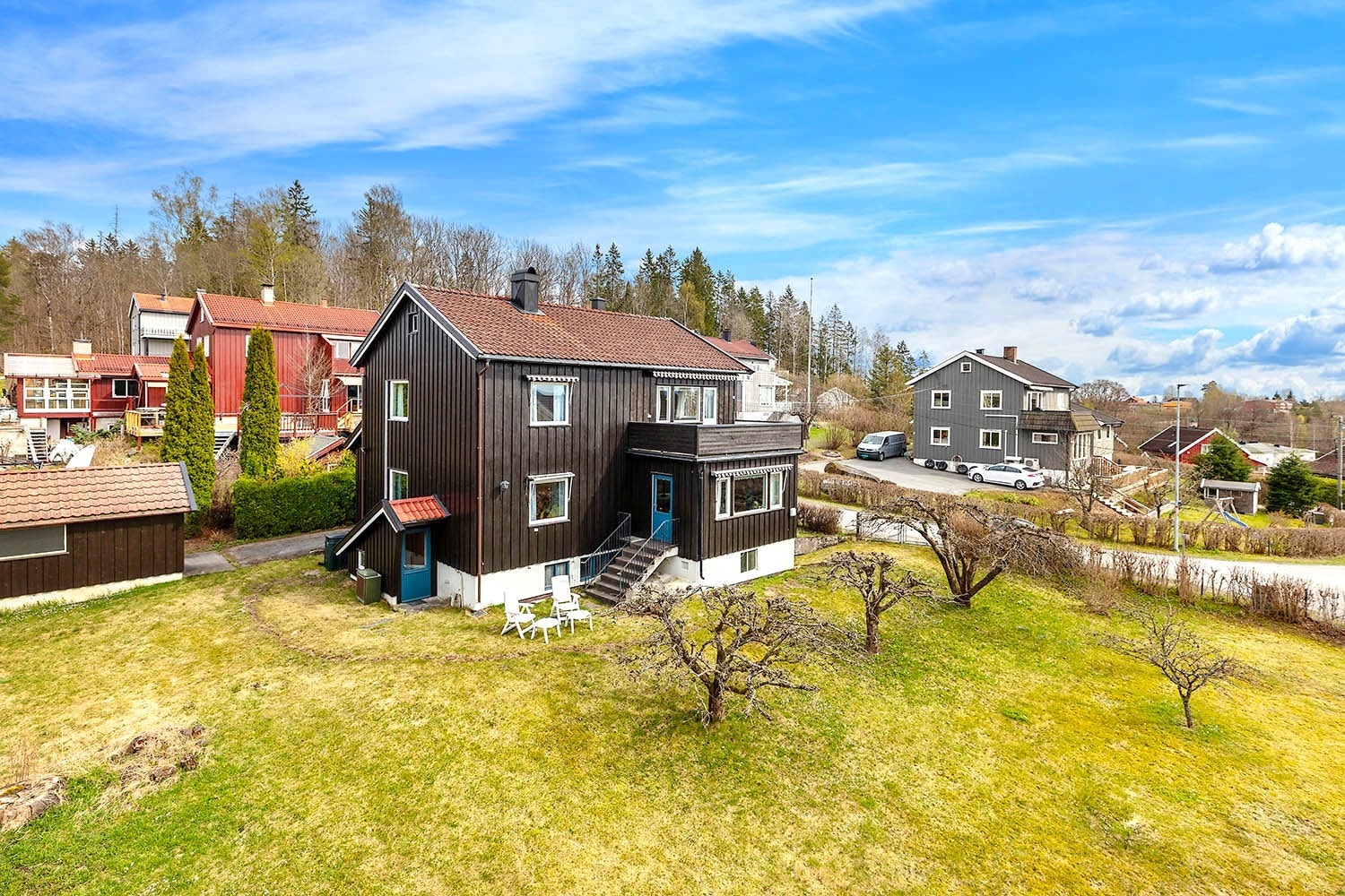 Solrikt beliggende med 1,3 mål tomt, flott utsikt og optimale solforhold! Galleribilde