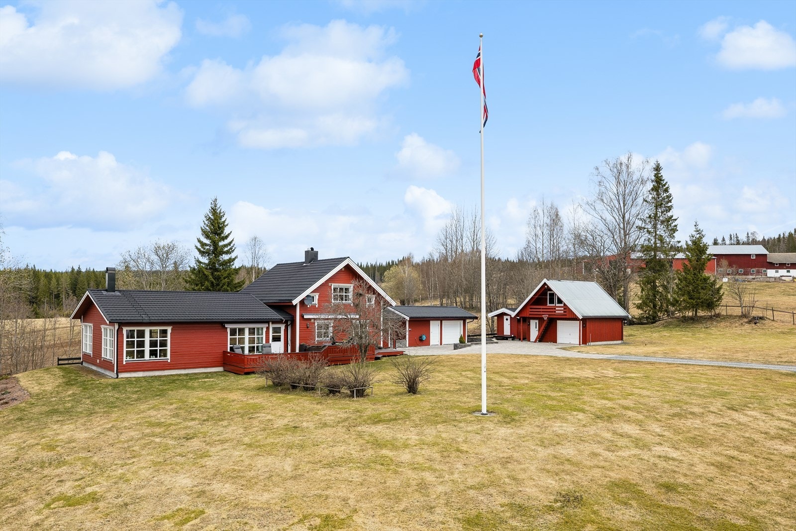 Koselig boligtun i Åsmarka. Galleribilde