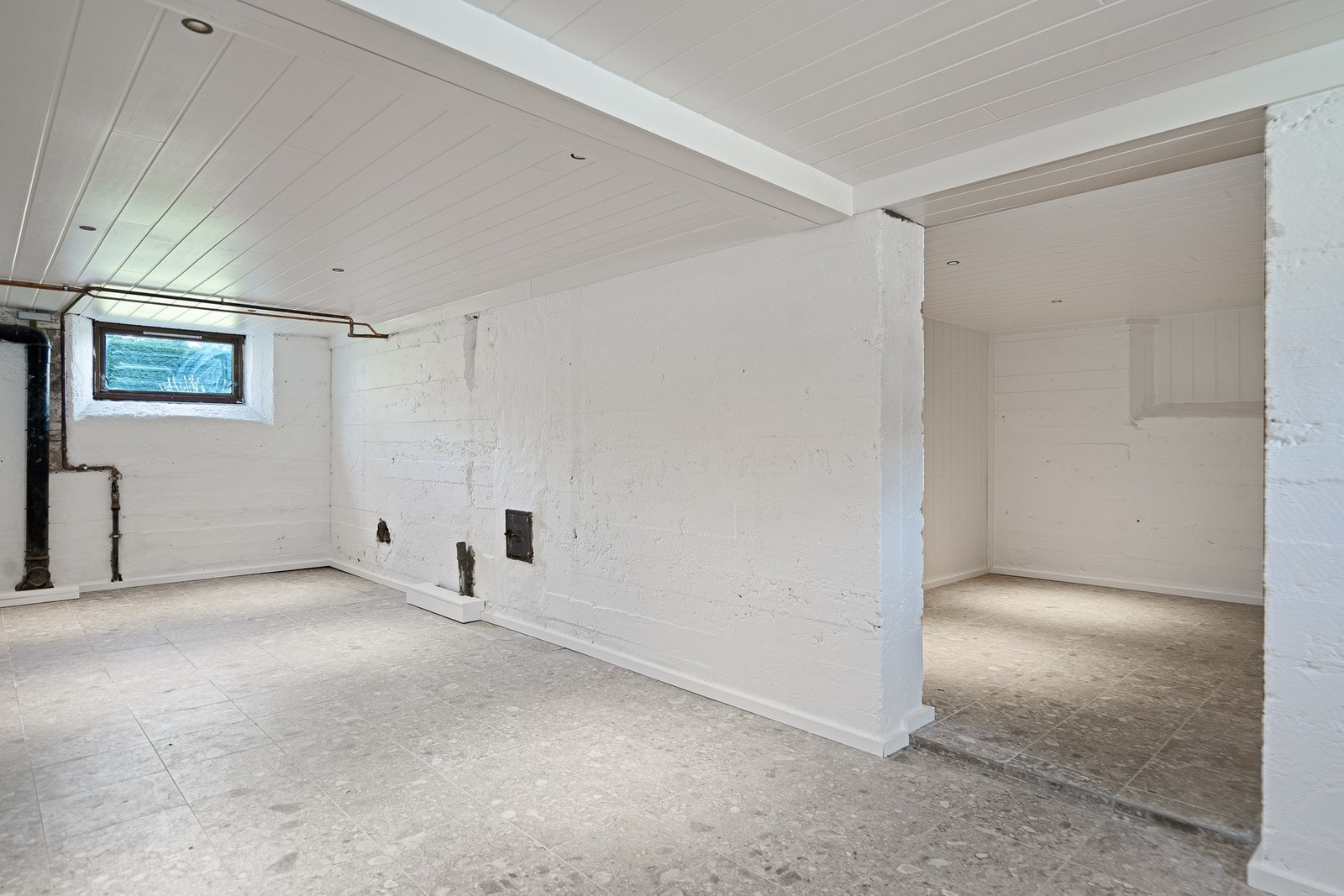 Stor kjeller med gode lagringsmuligheter. Galleribilde
