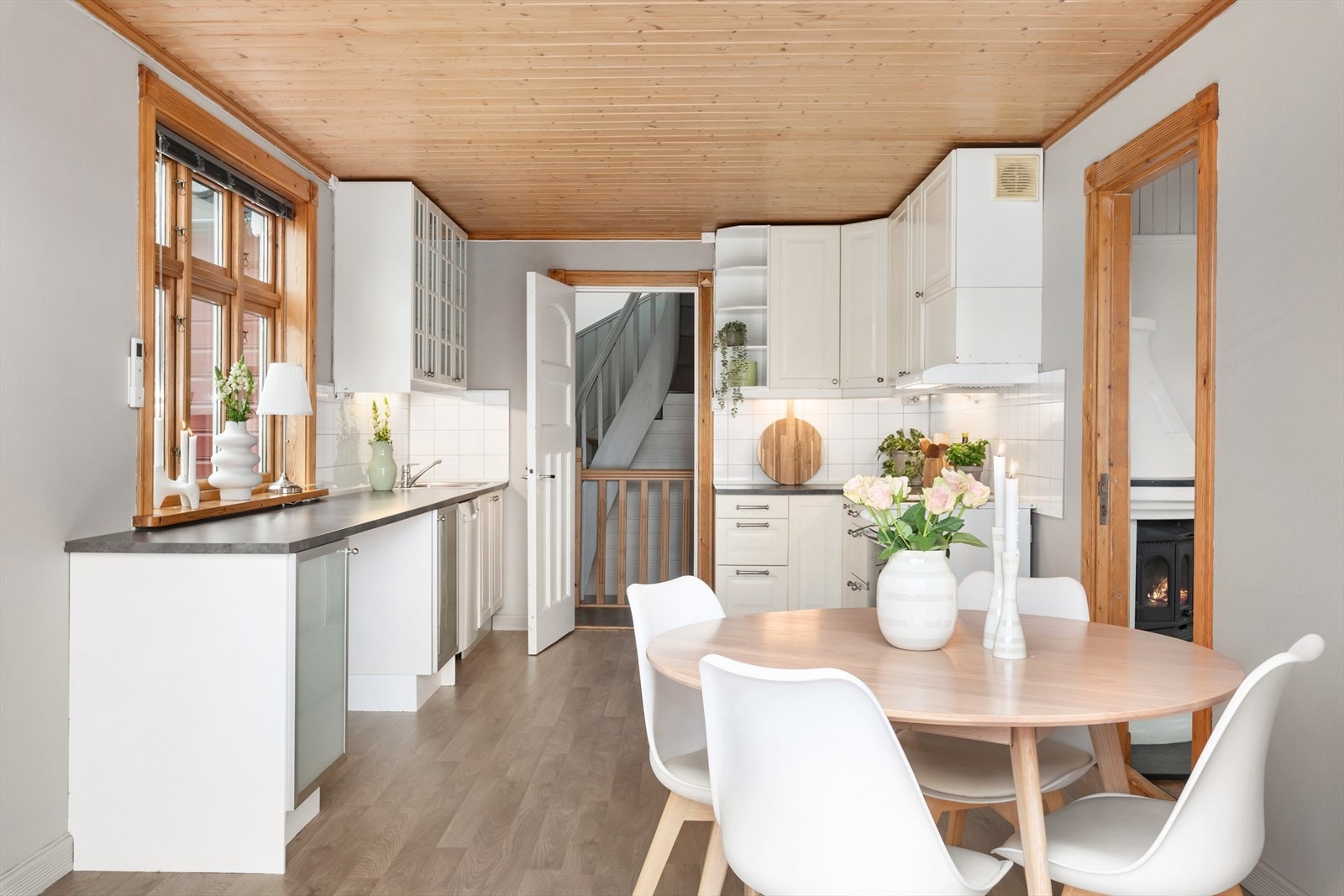 Her er det god plass til kokkelering og baking. Galleribilde