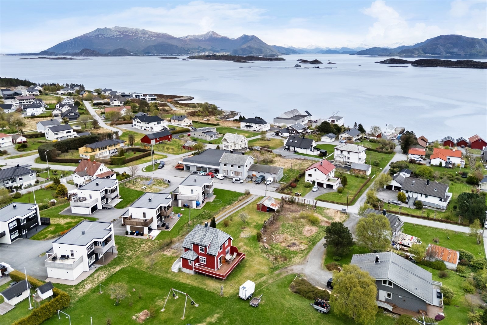 En svært barnevennlig beliggenhet med trygge omgivelser hvor barna kan gå til barnehagen, tusle hjem og leve livet som man bør! Galleribilde
