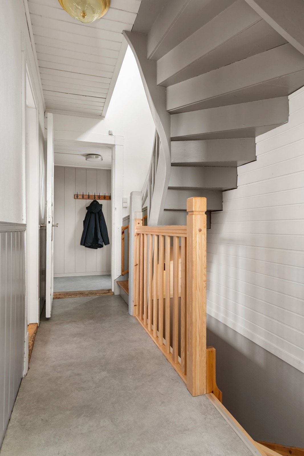 Her ser dere motsatt retning - fra stuen og ut mot entréen. Galleribilde