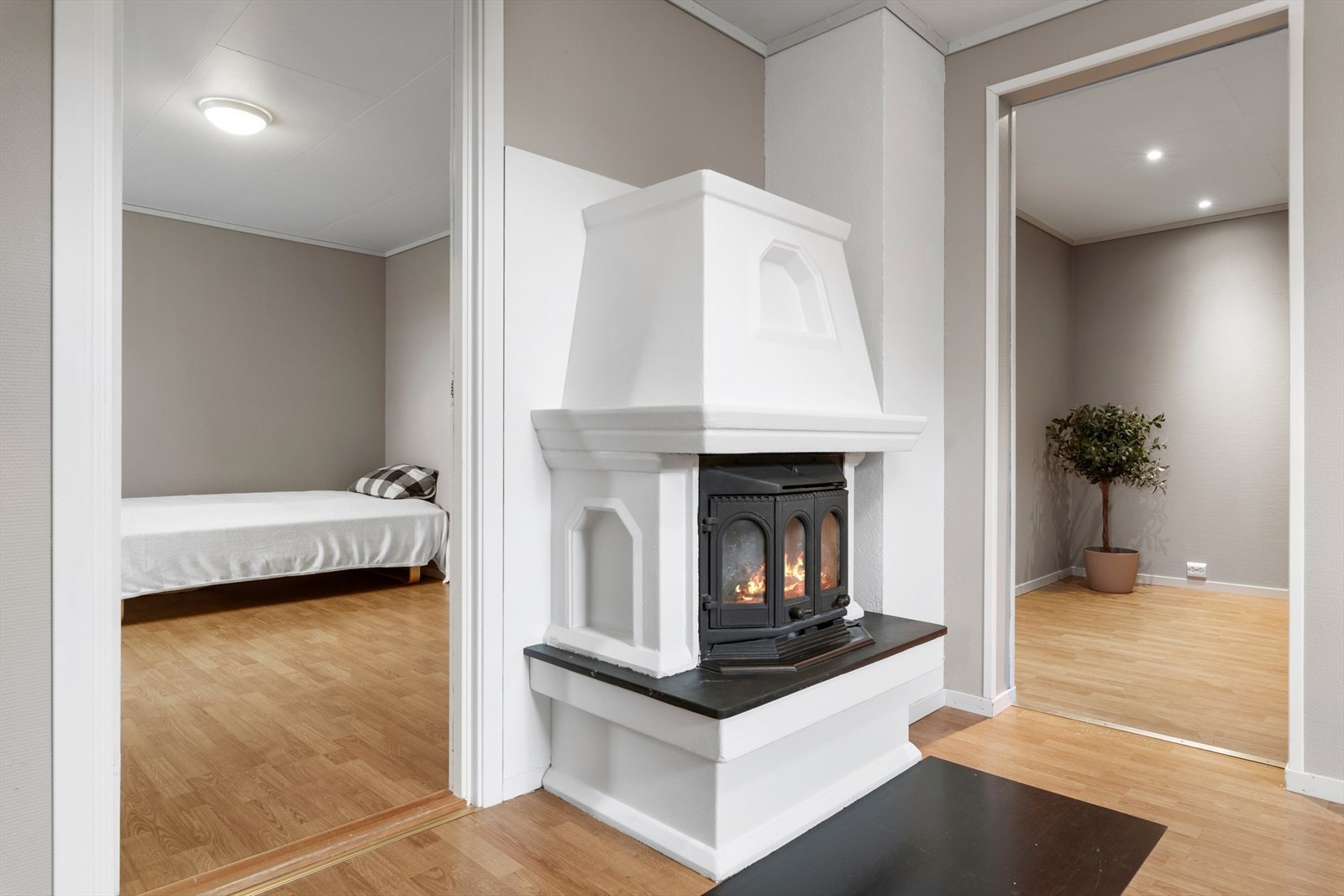 Også i denne etasjen er det en murt peis. Galleribilde