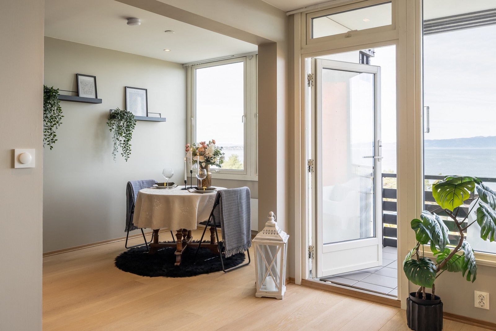 Store vinder og rikelig med naturlig lys. Galleribilde