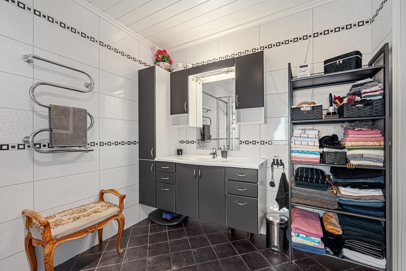 Badet er romslig og med god plass Galleribilde