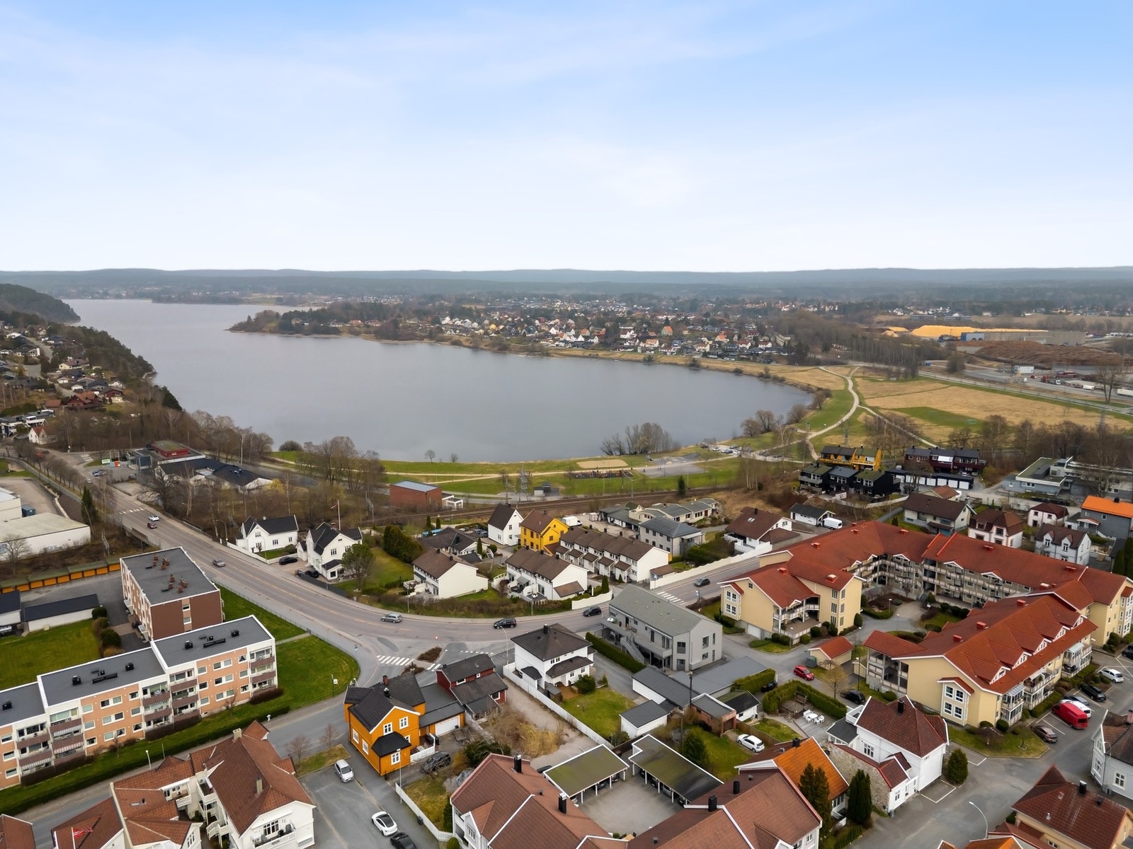 Boligen ligger i et rolig og etablert boligområde i Sarpsborg. Galleribilde