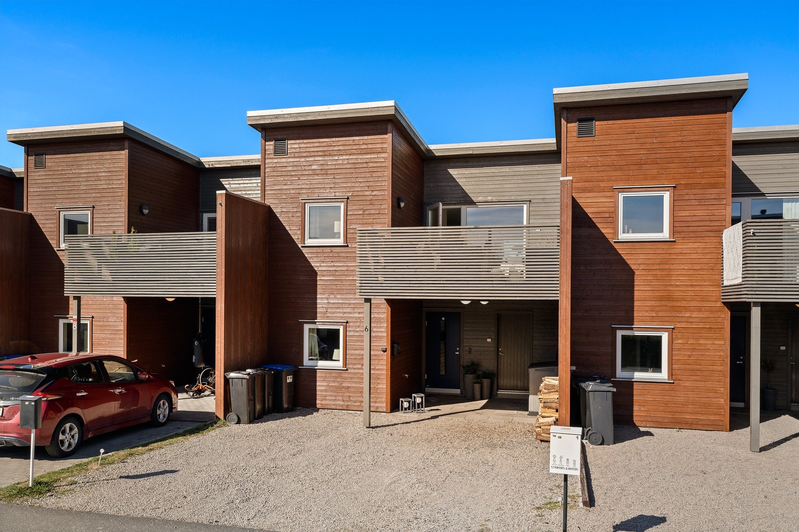 Boligen ligger i et rolig og barnevennlig område på Manstad. Galleribilde