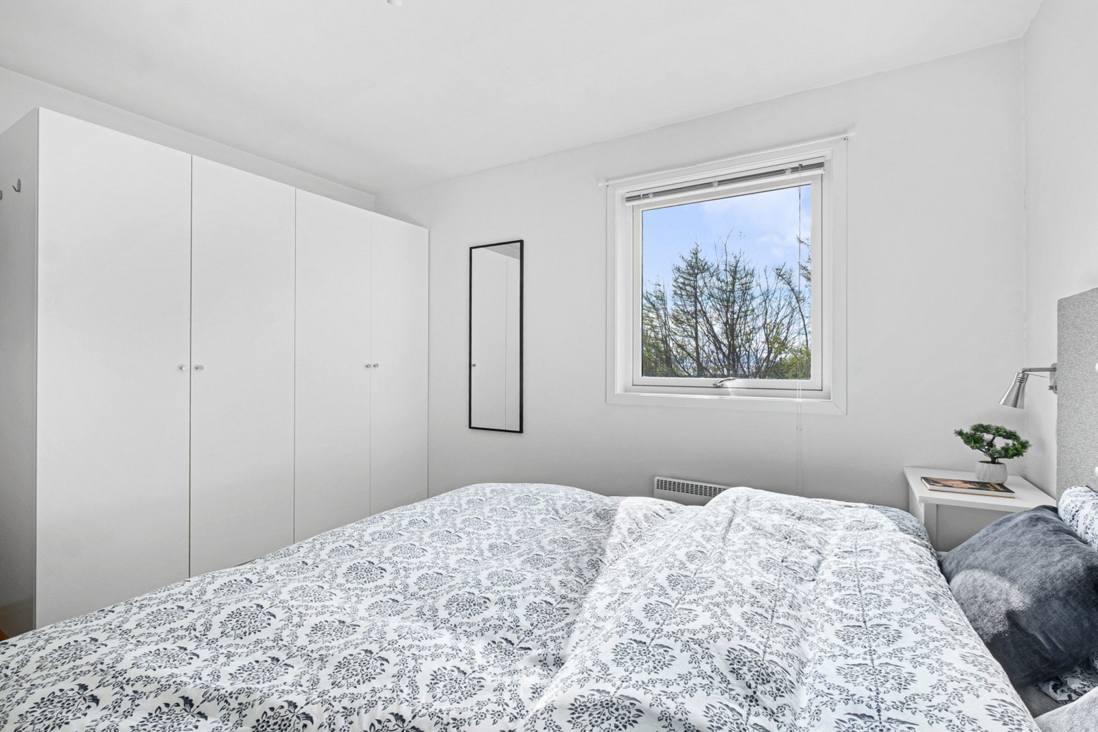 Begge soverommene har parkett på gulv. Galleribilde