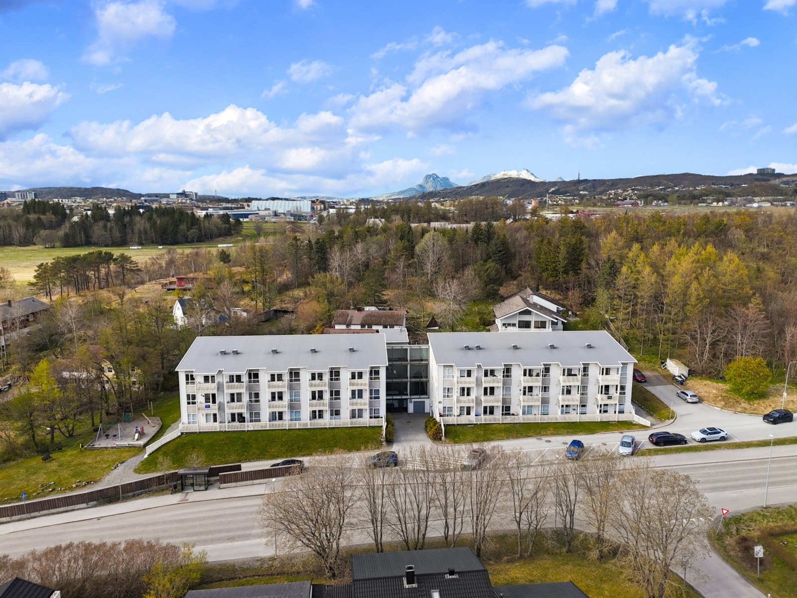 Velkommen på visning! Ta kontakt med megler, Sander Moe på 907 444 81 dersom oppsatt visning ikke passer. Galleribilde