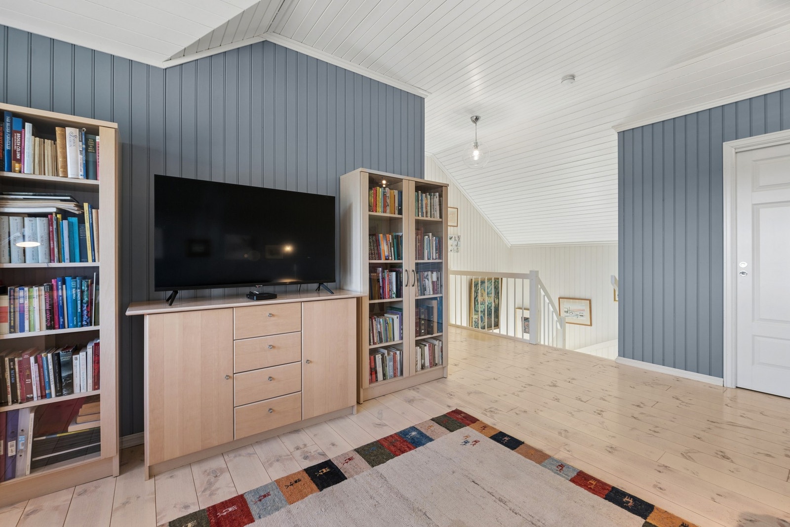 Loftstue. Galleribilde