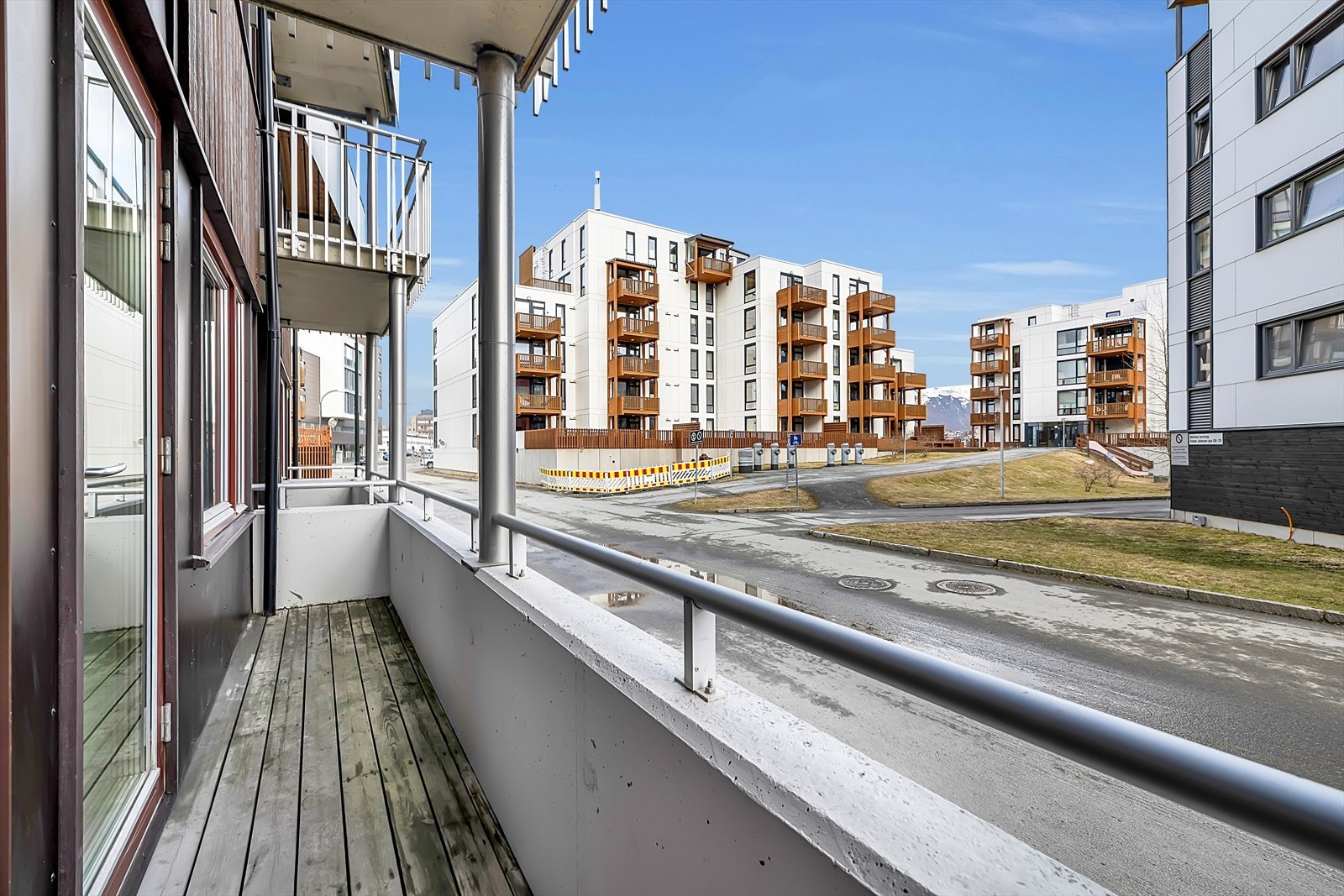 Balkongen er på 7 m², og gir et utmerket oppholdssted på fine sommerdager. Galleribilde