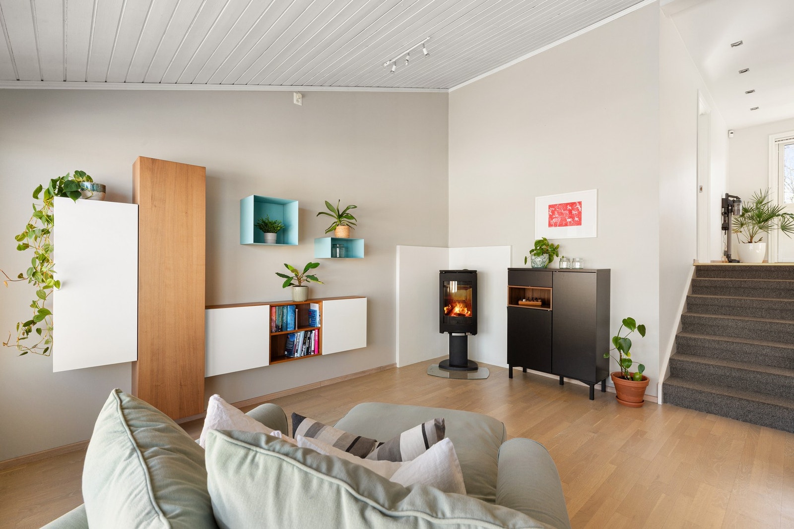 Huset går over flere halvplan og holder en gjennomgående god standard. Galleribilde