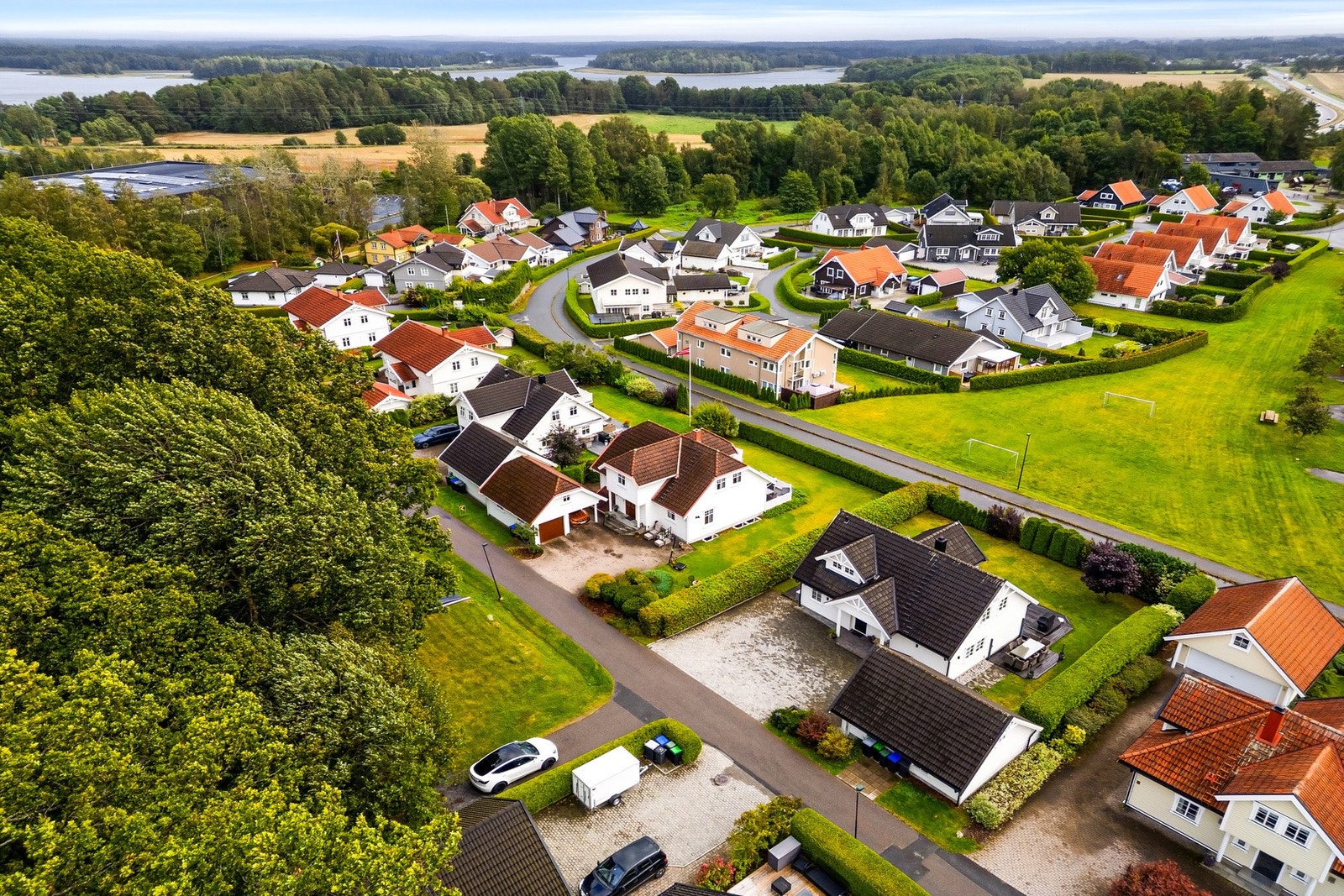 Sentral beliggenhet med kort avstand til E6, Rygge storsenter og fine turmuligheter Galleribilde