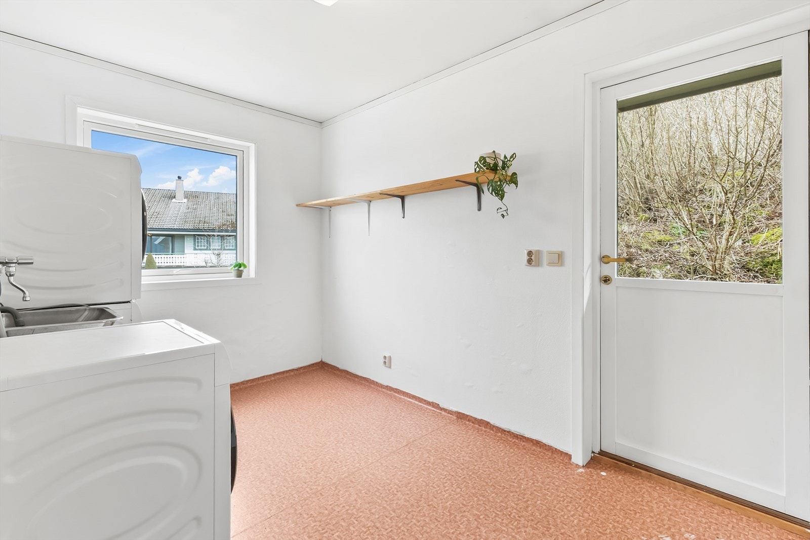 Direkte utgang til tomten. Galleribilde