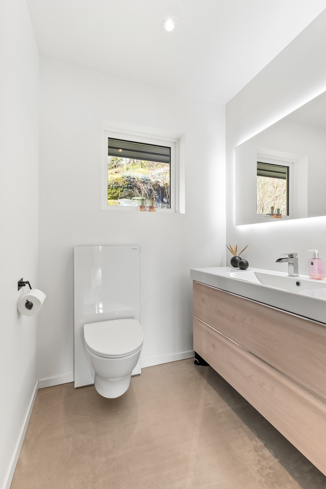 Her er servant og wc. Galleribilde