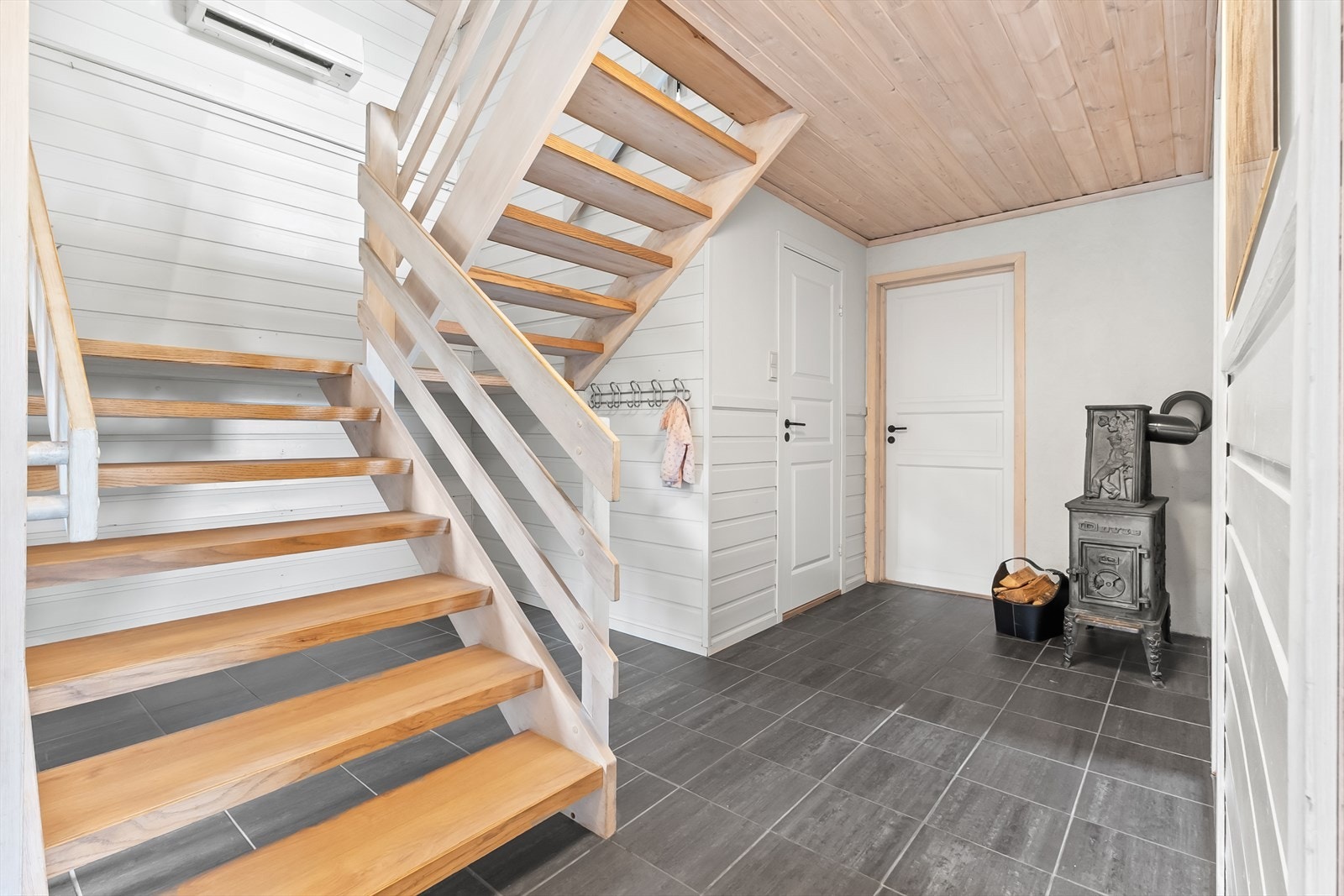 Trapp ned til underetasje. Galleribilde