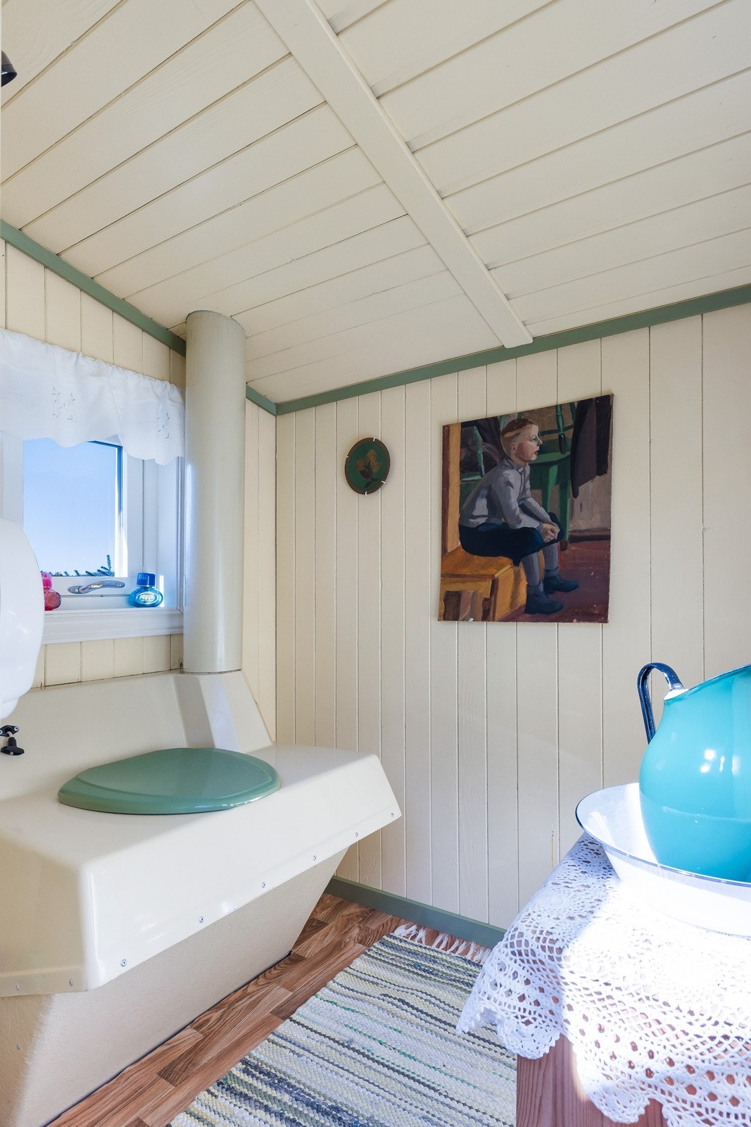 Biotoalett med lys og koselig atmosfære. Galleribilde