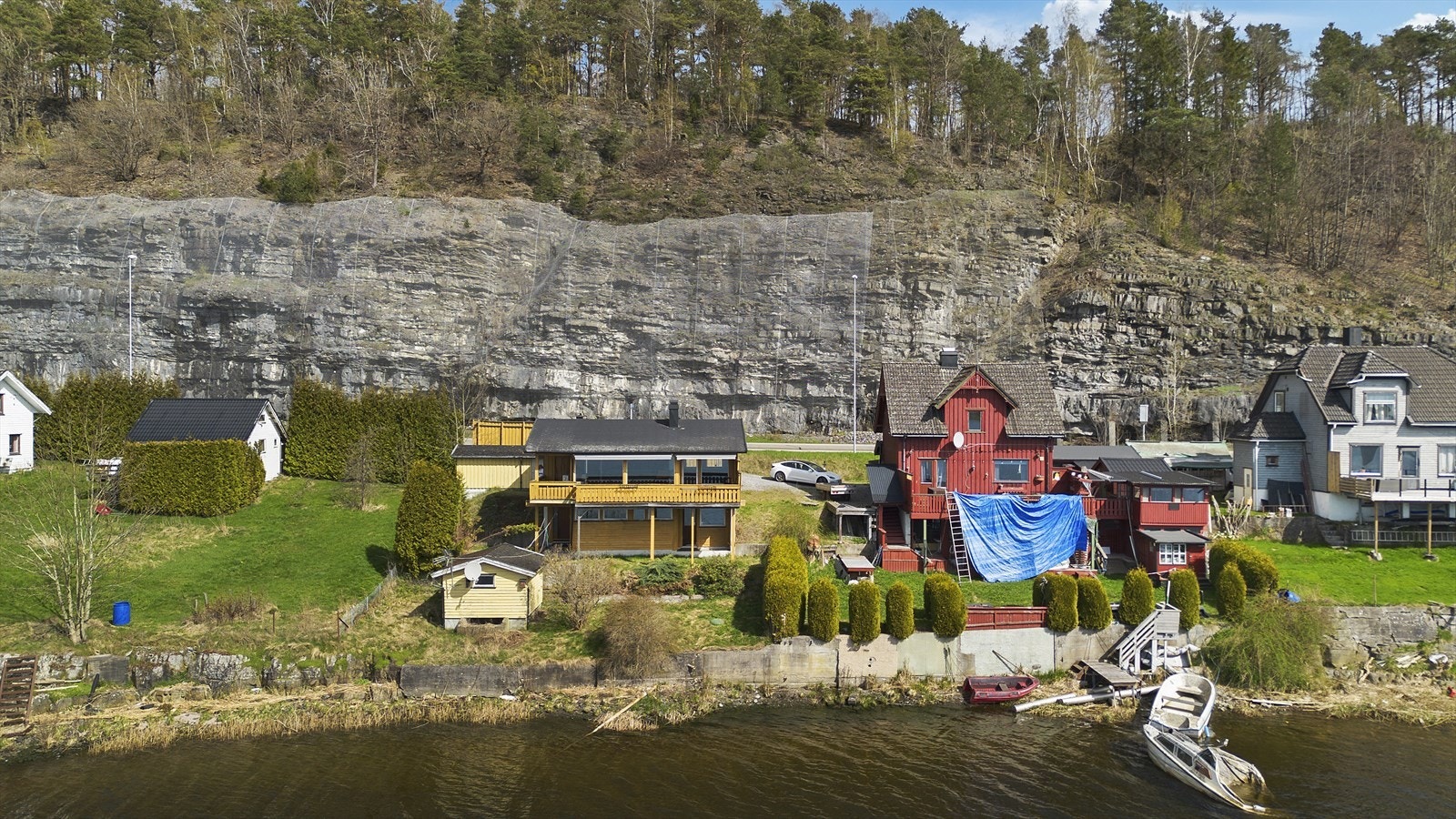 Her bor man solrikt og sentralt, med meget kort vei til det meste man trenger av servicefunksjoner Galleribilde