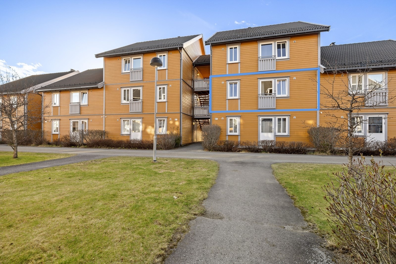 Leiligheten ligger i et etablert og trivelig boligområde med gode omgivelser. Galleribilde