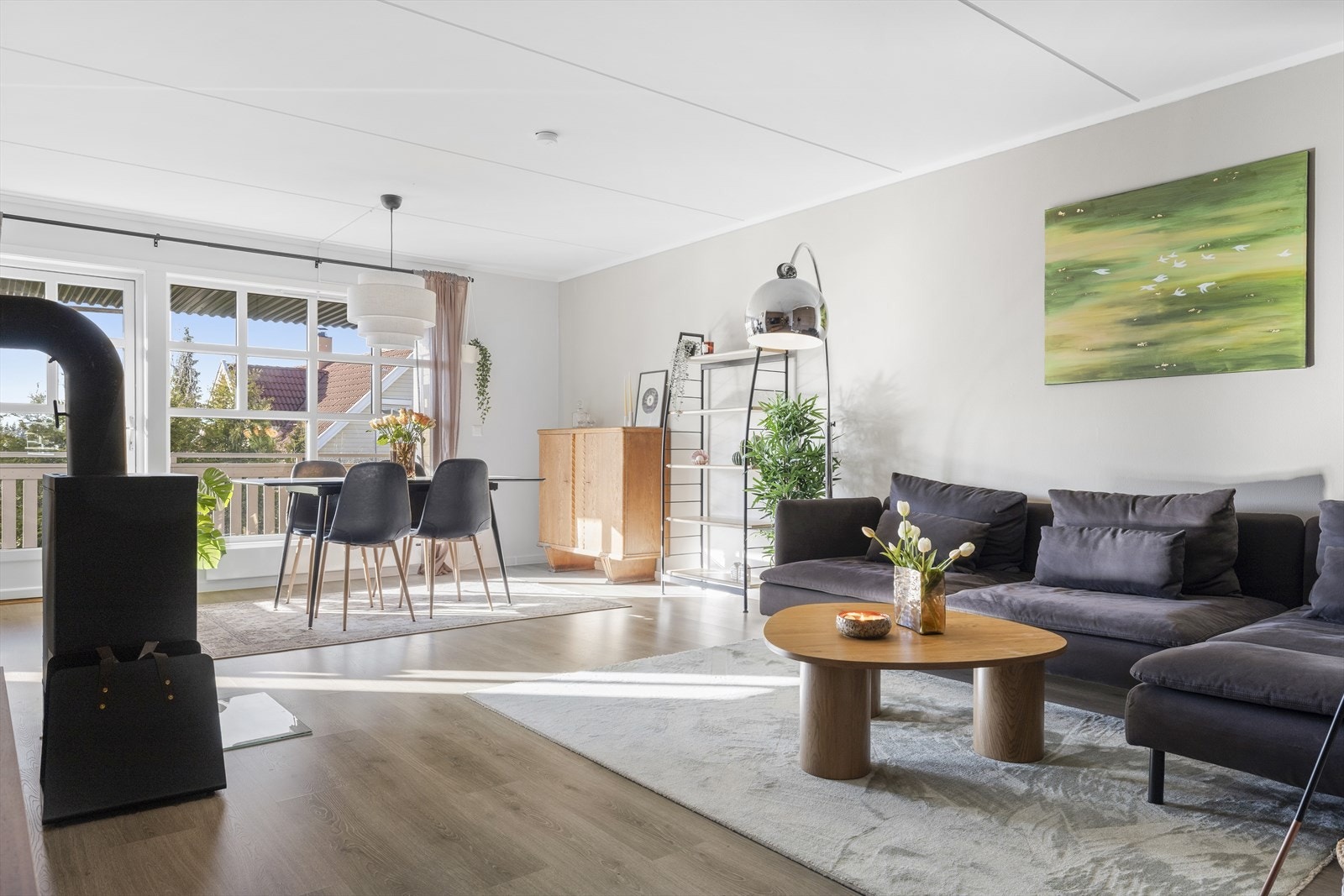 DNB Eiendom v/ Johanna Wenngren har den store gleden av å presentere Orresvingen 44E - en delikat 3-roms i et populært boligområde i Jessheim. Galleribilde