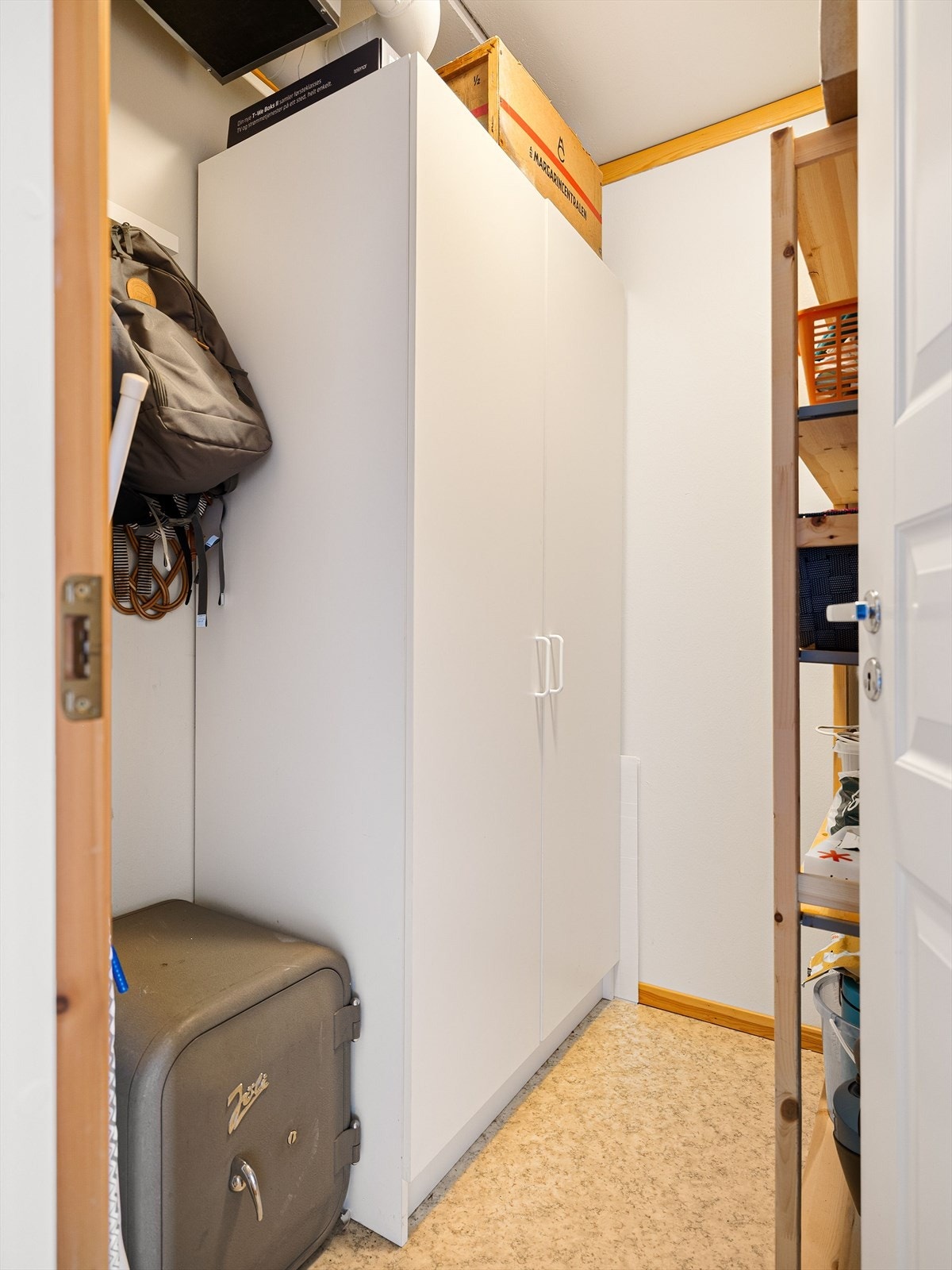 Leiligheten disponerer en innvendig bod, samt en utvendig bod med plass til ønsket lagring. Galleribilde