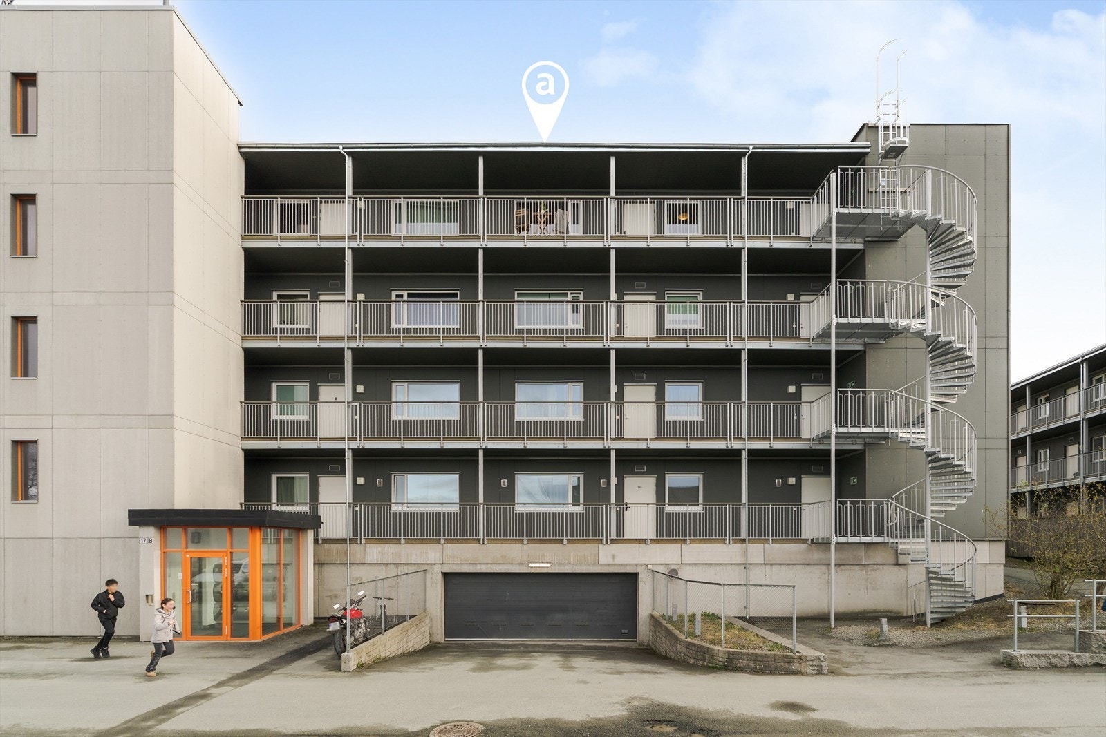 Nærområdet kan by på fantastiske turmuligheter, hvor blant annet Estenstadmarka ligger kort vei fra boligen. I Estenstadmarka er det et bredt utvalg av turløyper hvor det blir kjørt opp skiløyper om vinteren. Galleribilde