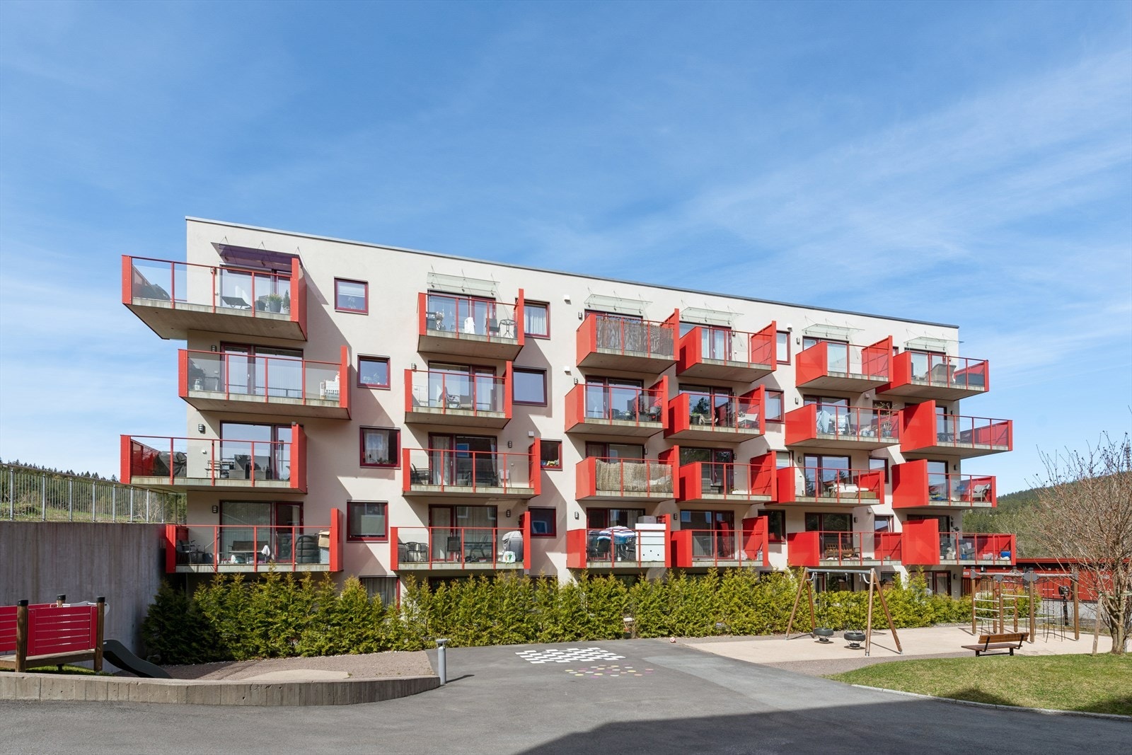 Leiligheten ligger på Ammerud, et etablert og rolig område med umiddelbar nærhet til Lillomarka. En moderne boligblokk fra 2019. Galleribilde