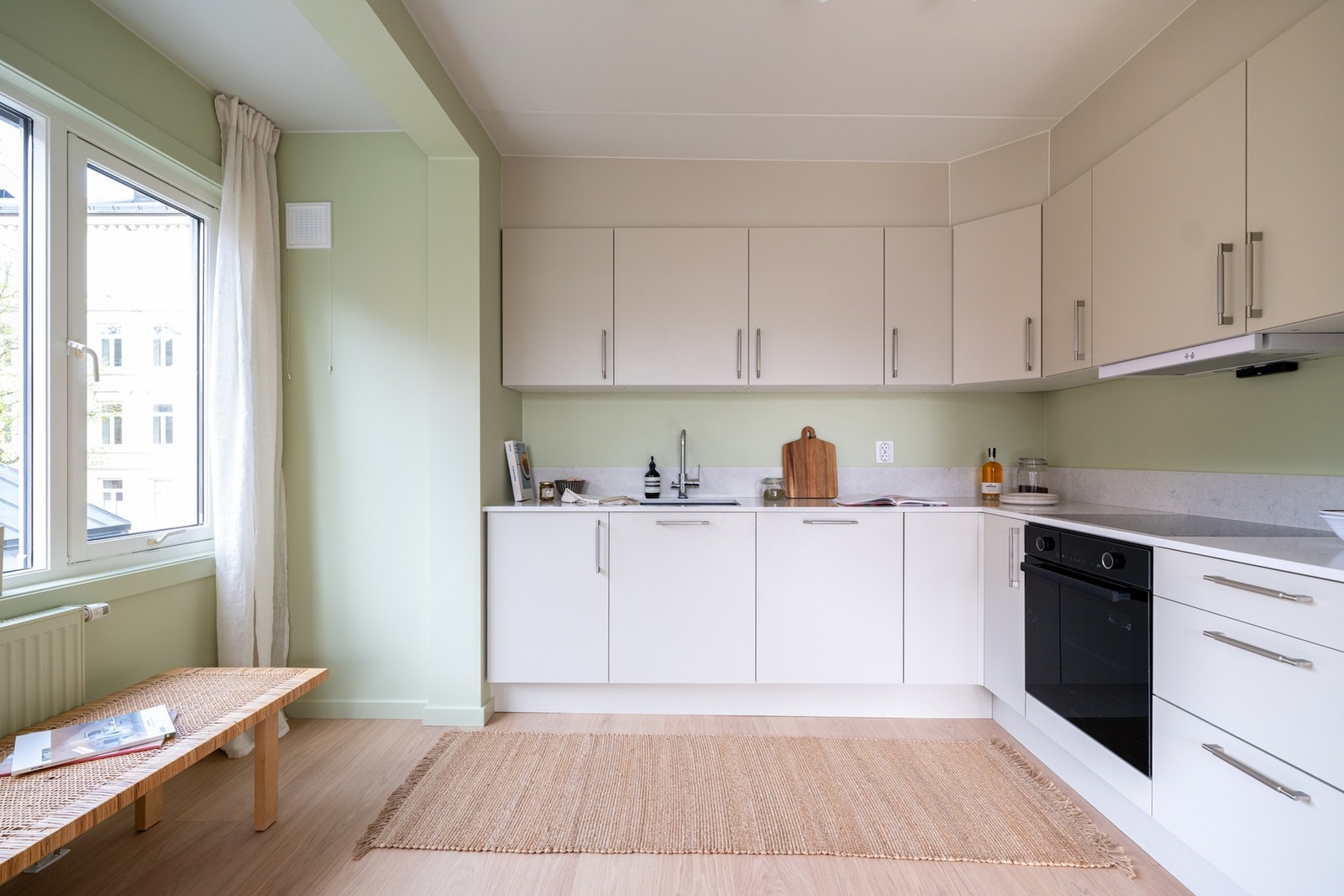 Lekker benkeplate i Silestone gir kjøkkenet et solid og eksklusivt uttrykk. Galleribilde